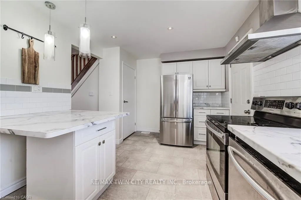 Photo 18 of Unit 15, 164 Jansen Avenue, Kitchener — HOMEH