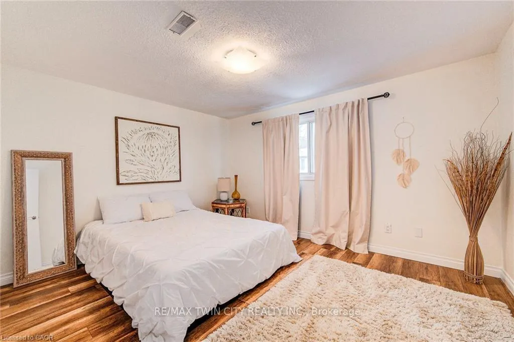 Photo 24 of Unit 15, 164 Jansen Avenue, Kitchener — HOMEH