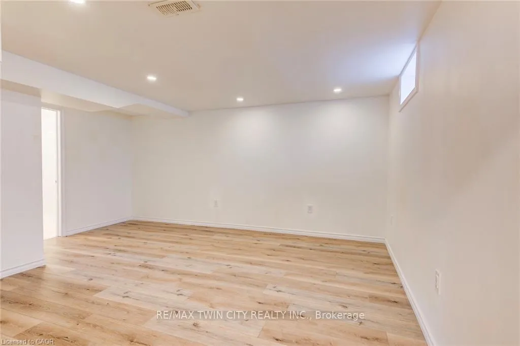 Photo 28 of Unit 15, 164 Jansen Avenue, Kitchener — HOMEH