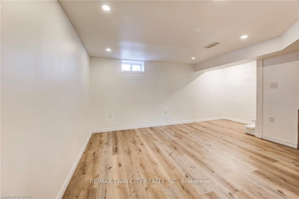 Photo 30 of Unit 15, 164 Jansen Avenue, Kitchener — HOMEH