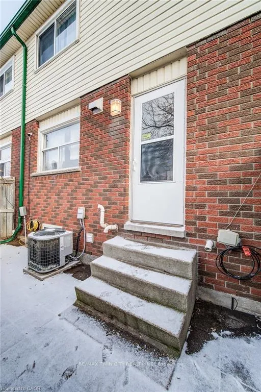 Photo 32 of Unit 15, 164 Jansen Avenue, Kitchener — HOMEH