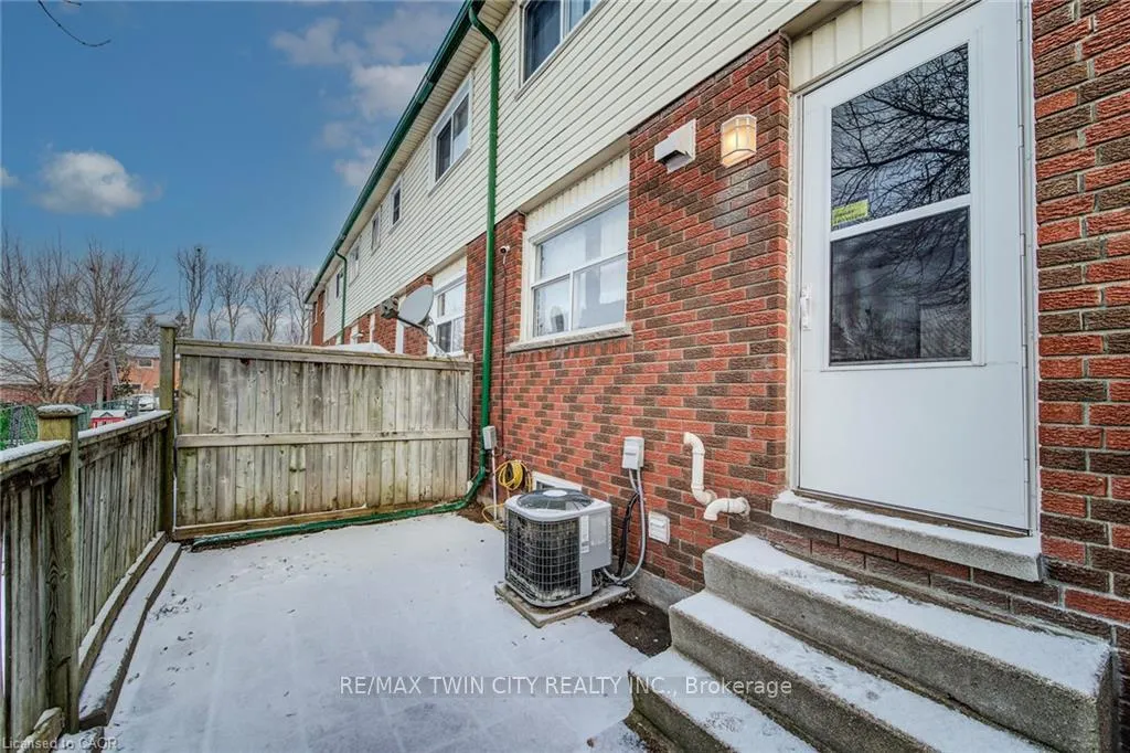 Photo 33 of Unit 15, 164 Jansen Avenue, Kitchener — HOMEH