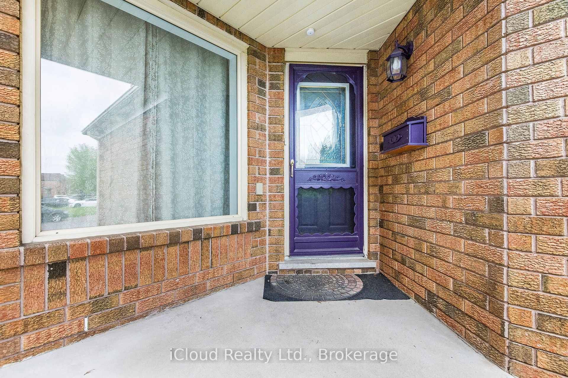 Photo 3 of 52 Buttercup Lane, Brampton, Sandringham-Wellington — HOMEH