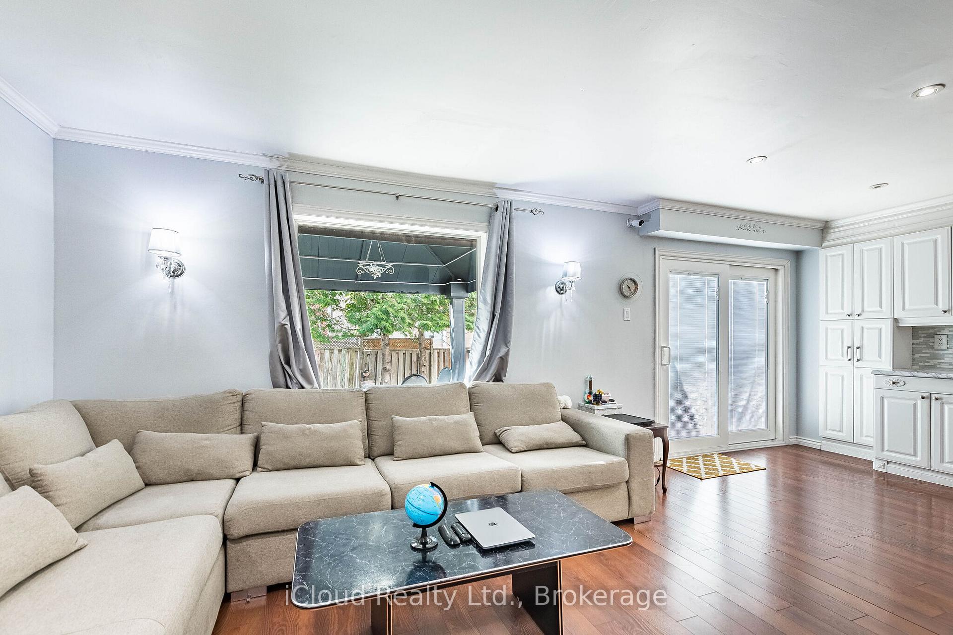 Photo 10 of 52 Buttercup Lane, Brampton, Sandringham-Wellington — HOMEH