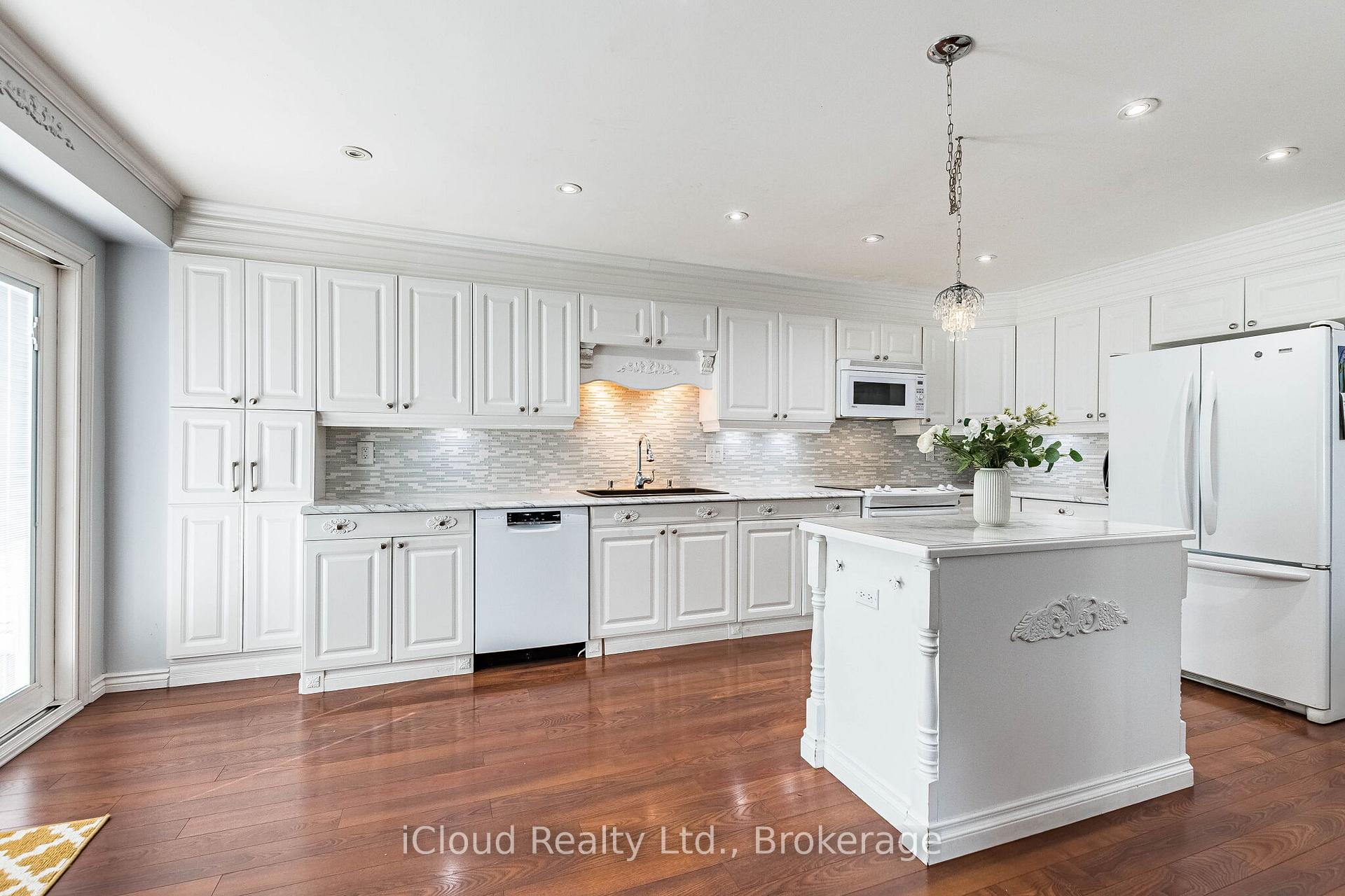 Photo 12 of 52 Buttercup Lane, Brampton, Sandringham-Wellington — HOMEH