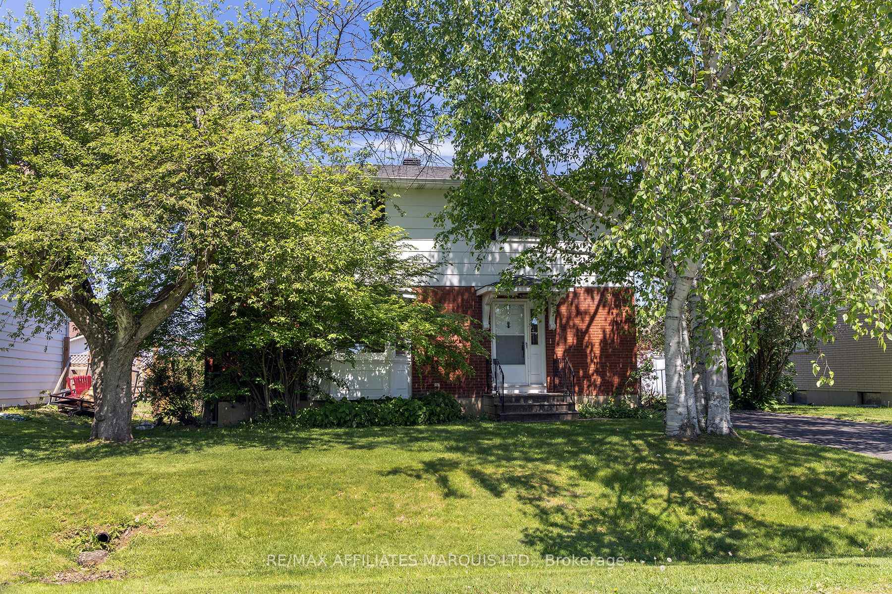 Front of 22 Orchard Way