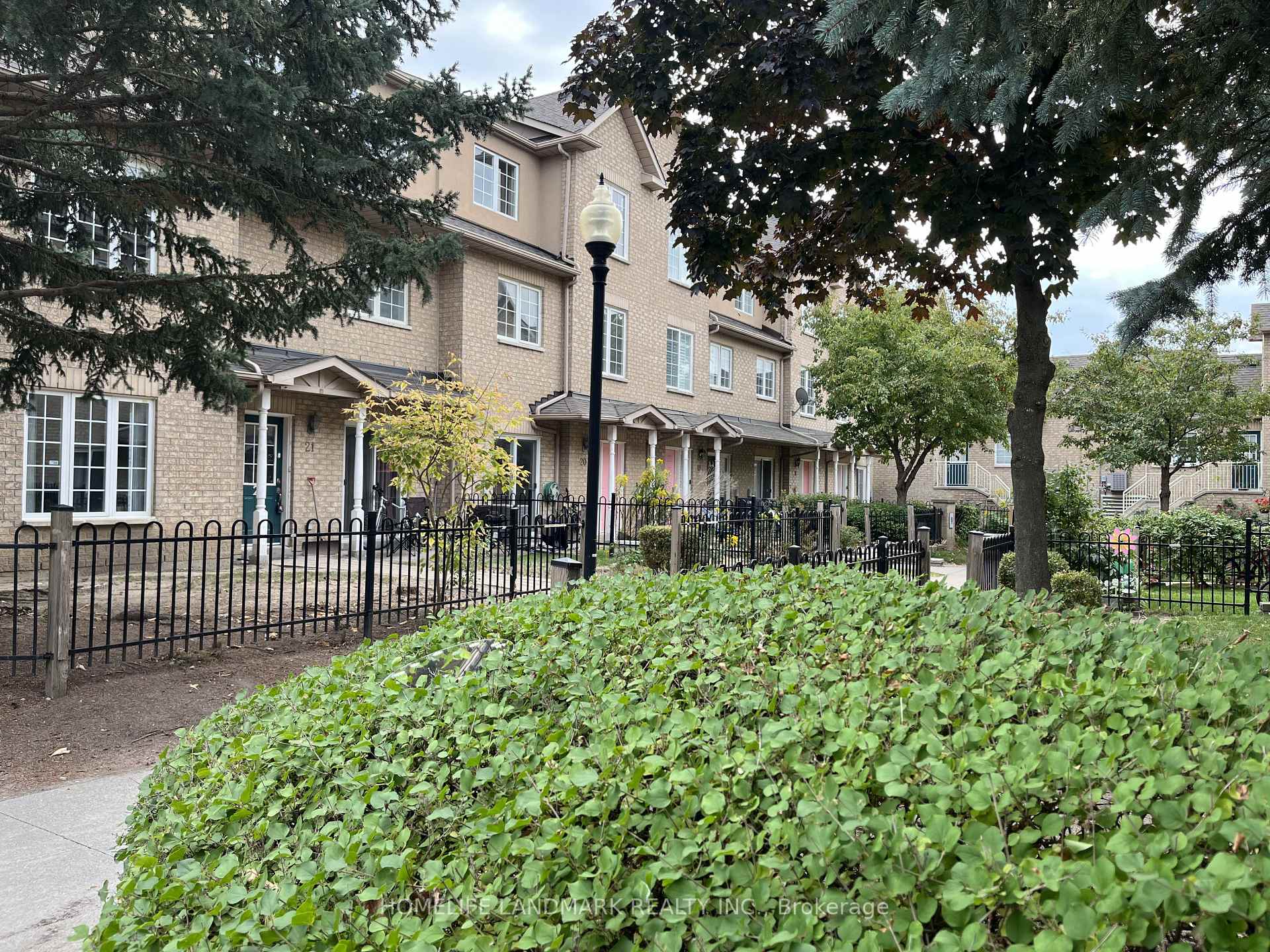 Photo 1 of Unit 20, 8 Cox Boulevard, Markham, Unionville — HOMEH