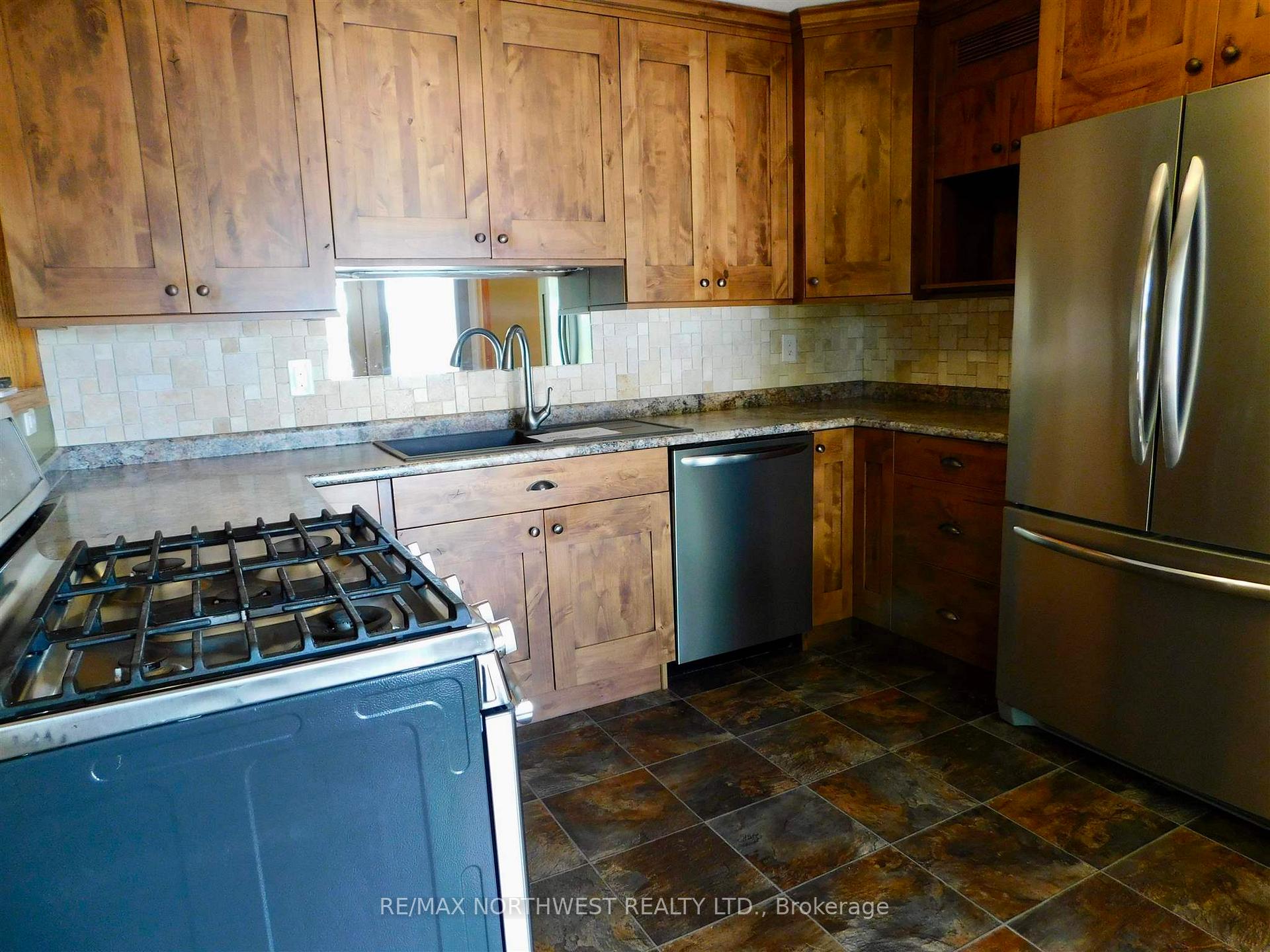 Photo 10 of 46 Bearpaw Drive, Kenora Remote Area, Dinorwic — HOMEH