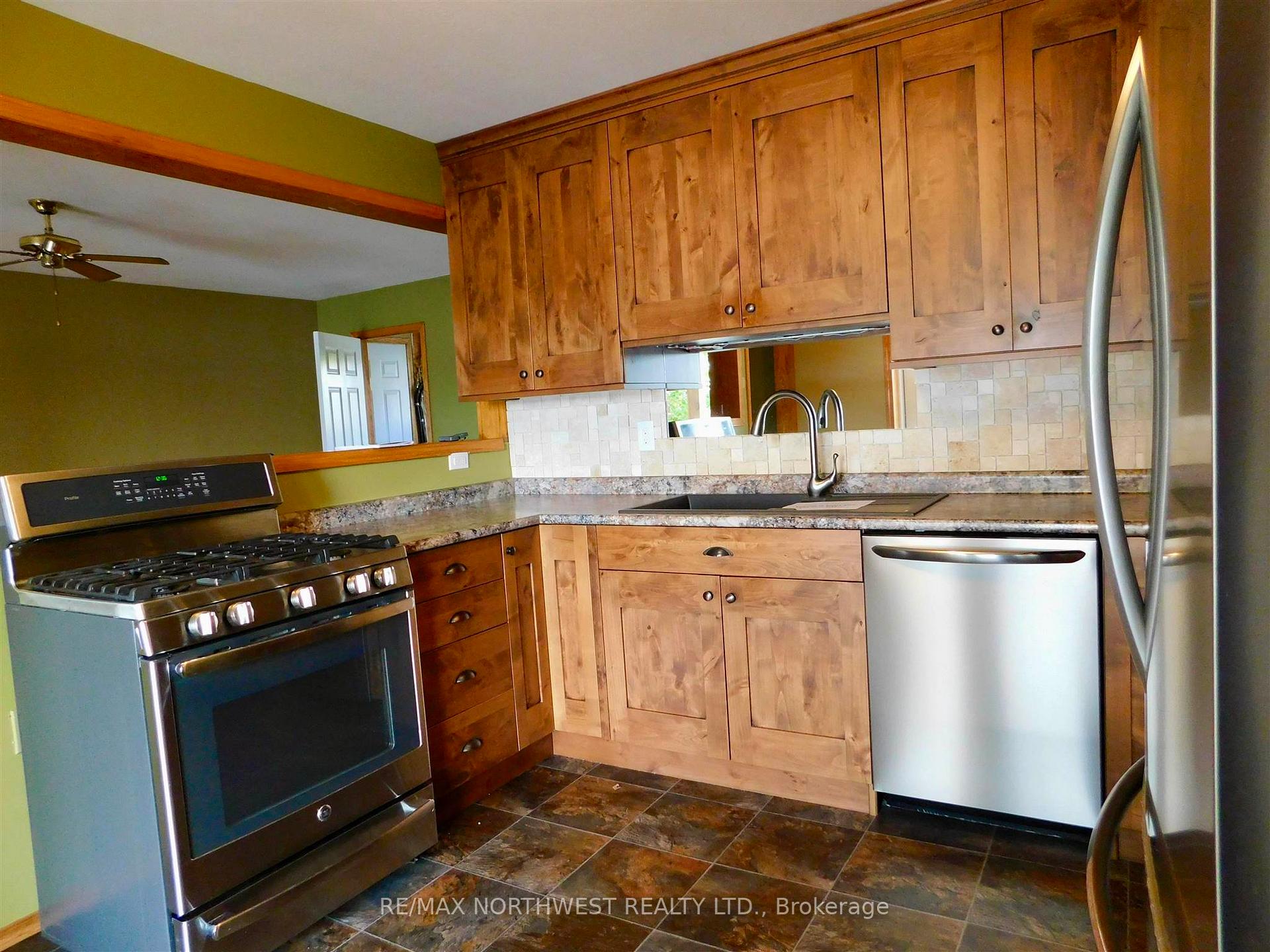 Photo 11 of 46 Bearpaw Drive, Kenora Remote Area, Dinorwic — HOMEH
