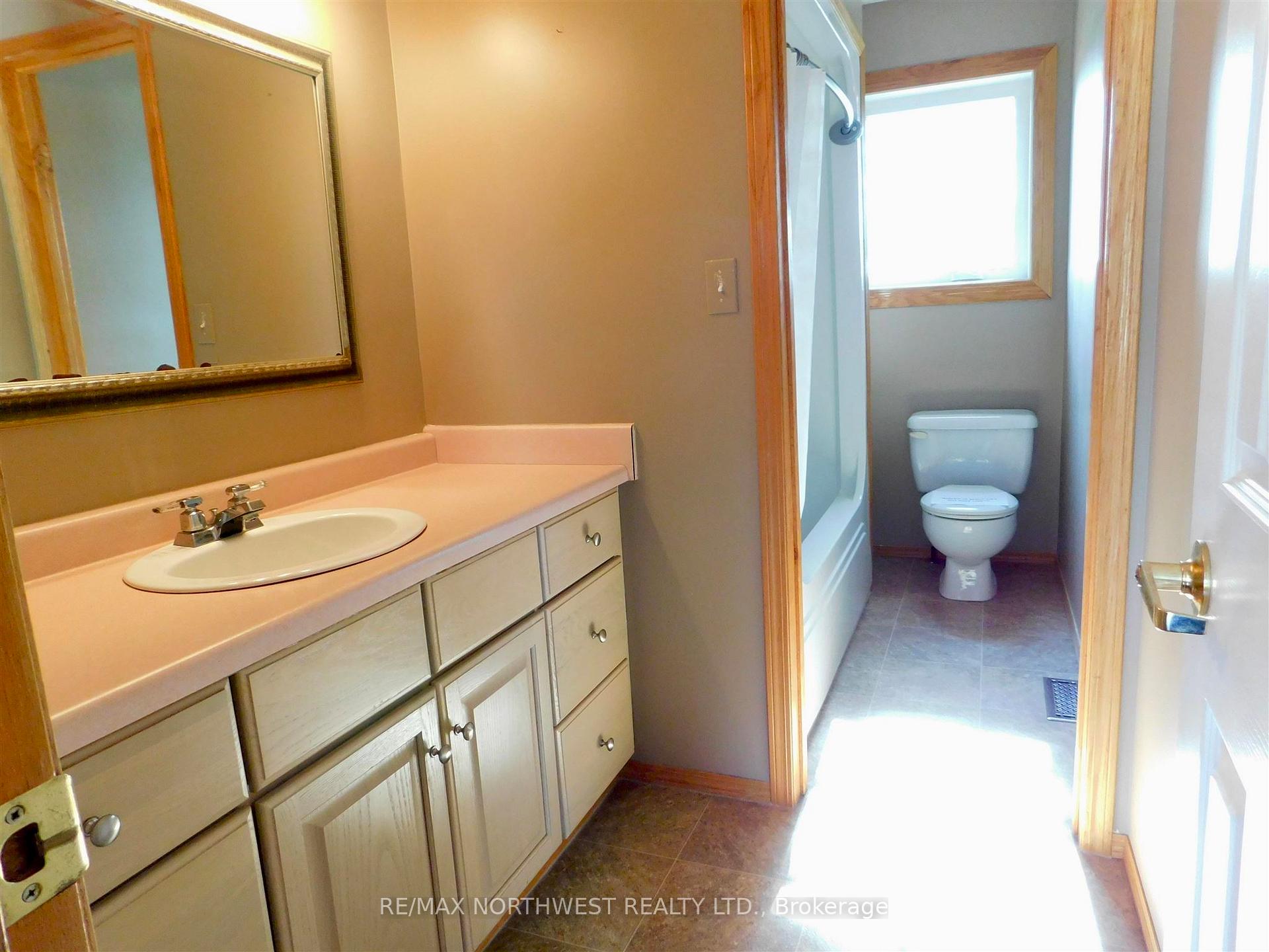 Photo 19 of 46 Bearpaw Drive, Kenora Remote Area, Dinorwic — HOMEH