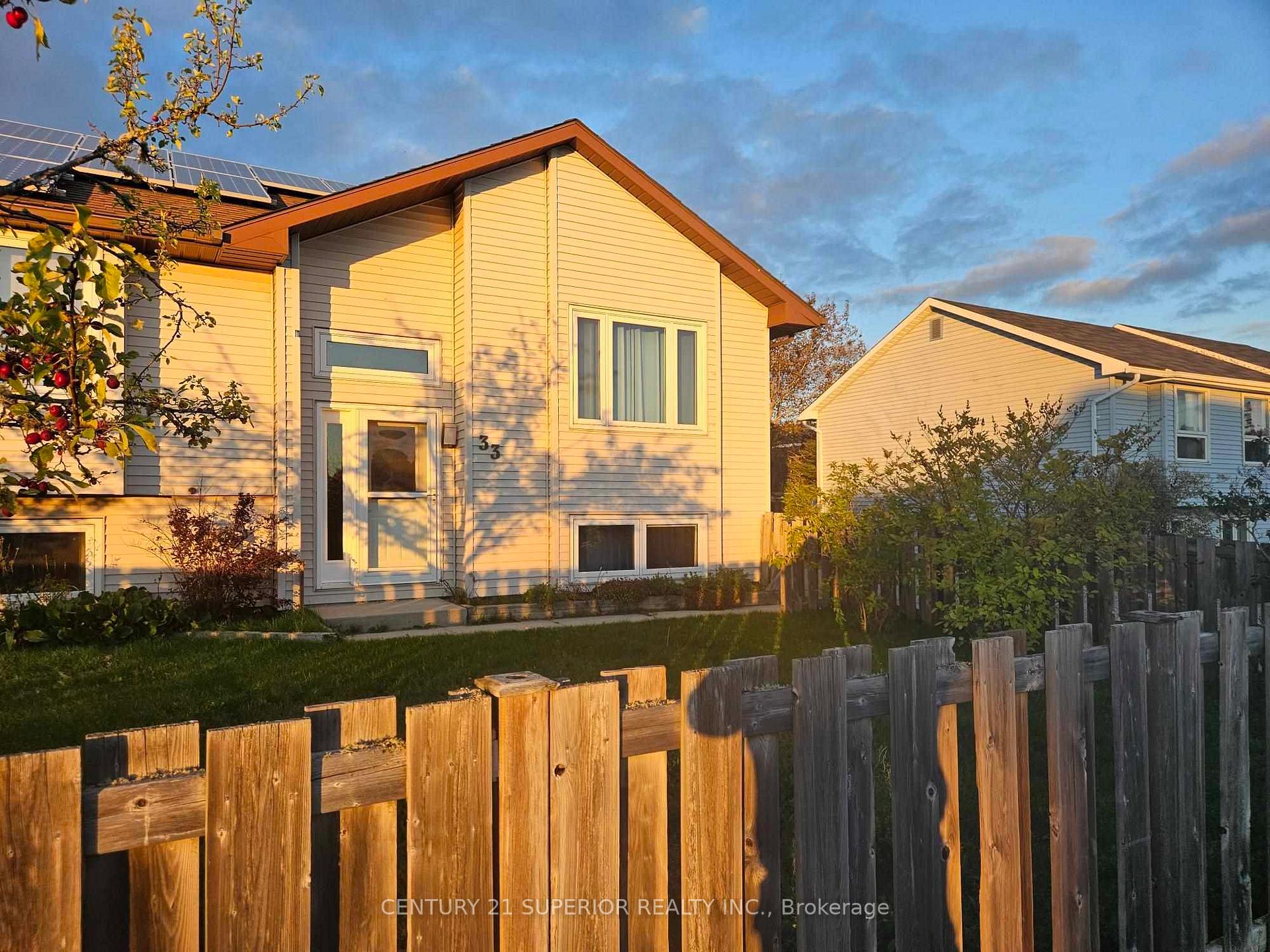 Photo 3 of 33 Godfrey Drive E, Marathon — HOMEH