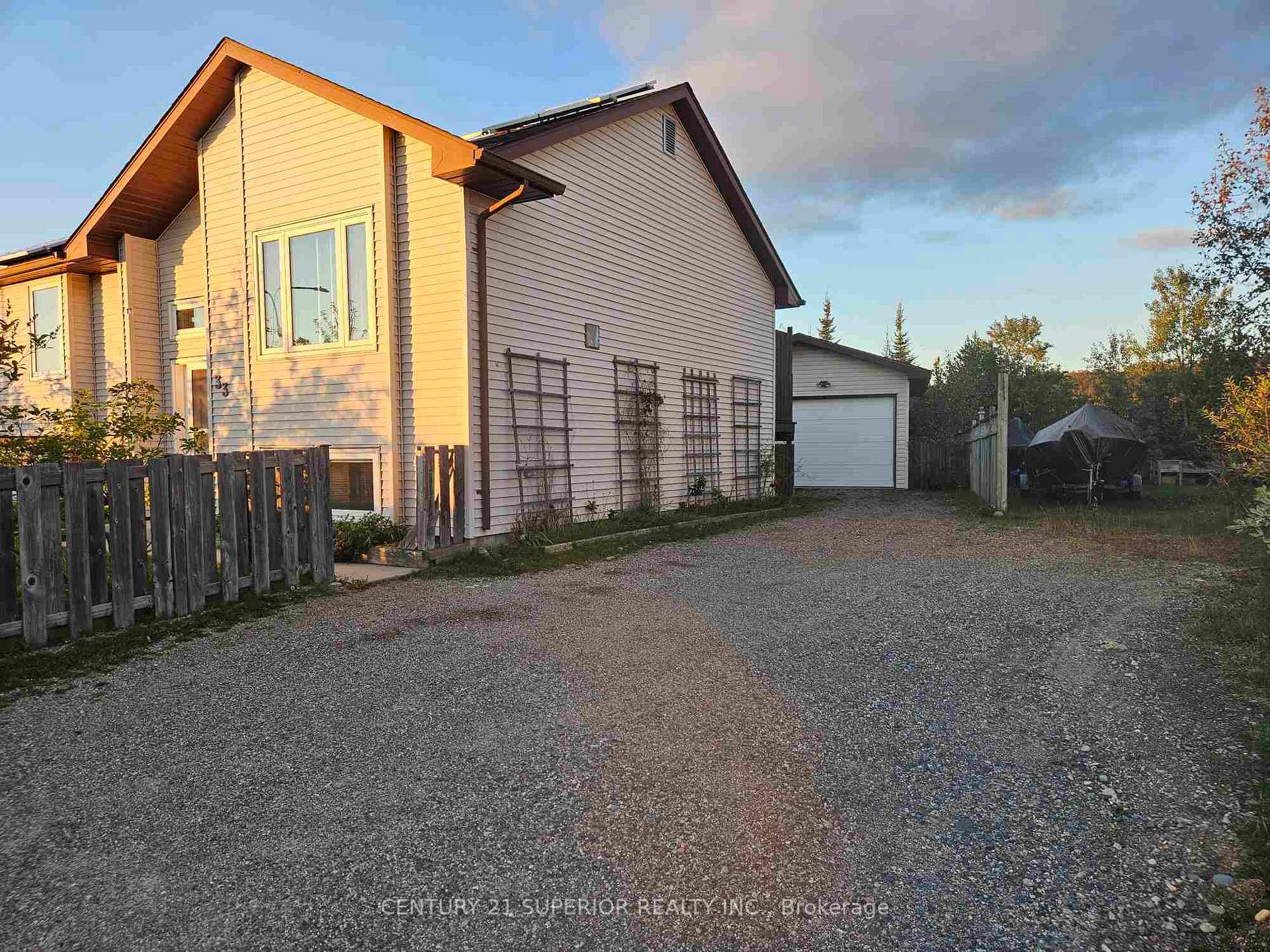 Photo 4 of 33 Godfrey Drive E, Marathon — HOMEH