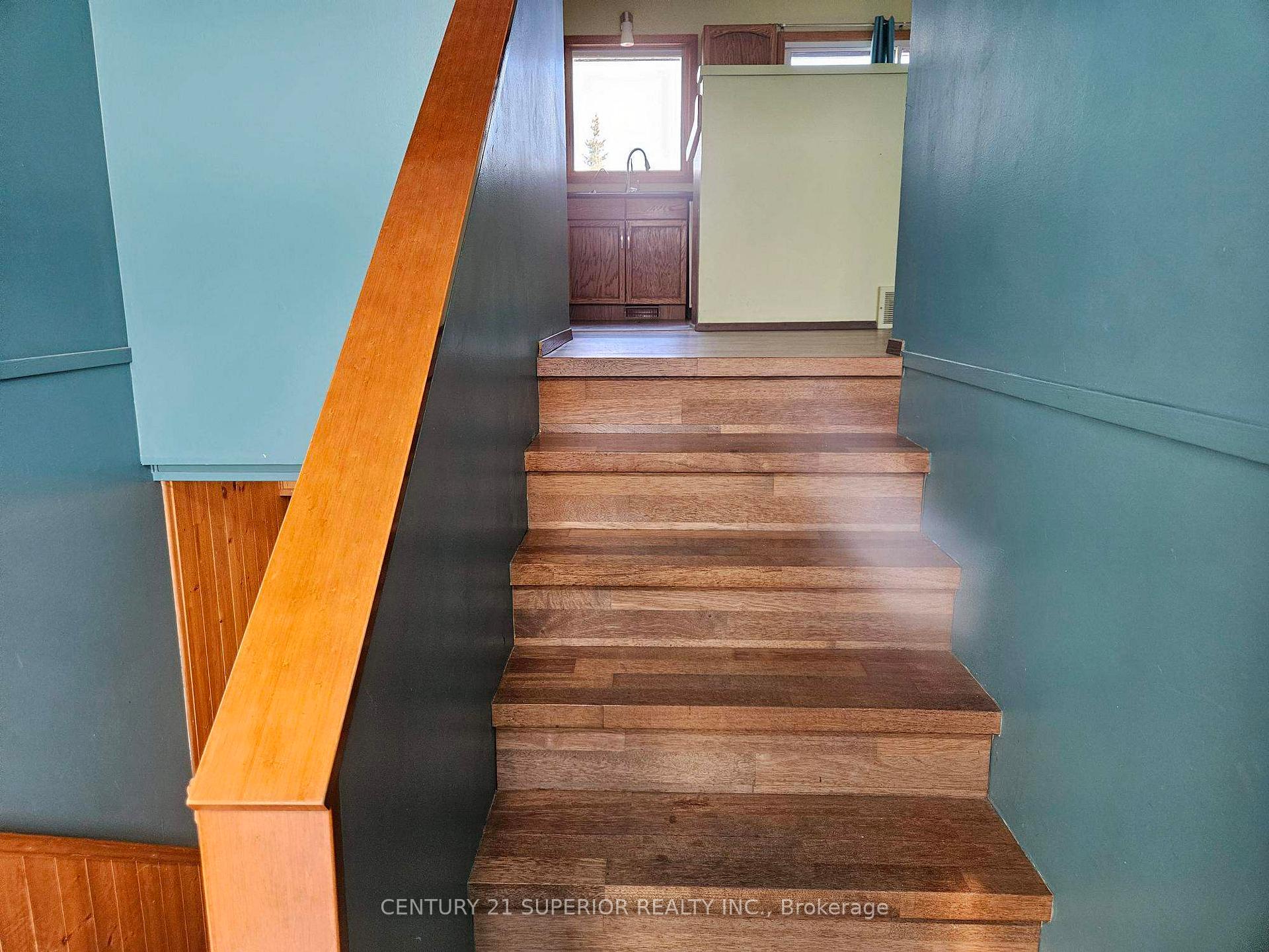 Photo 5 of 33 Godfrey Drive E, Marathon — HOMEH