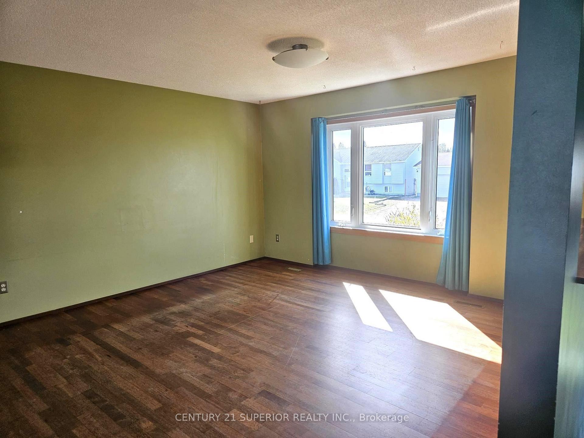 Photo 6 of 33 Godfrey Drive E, Marathon — HOMEH