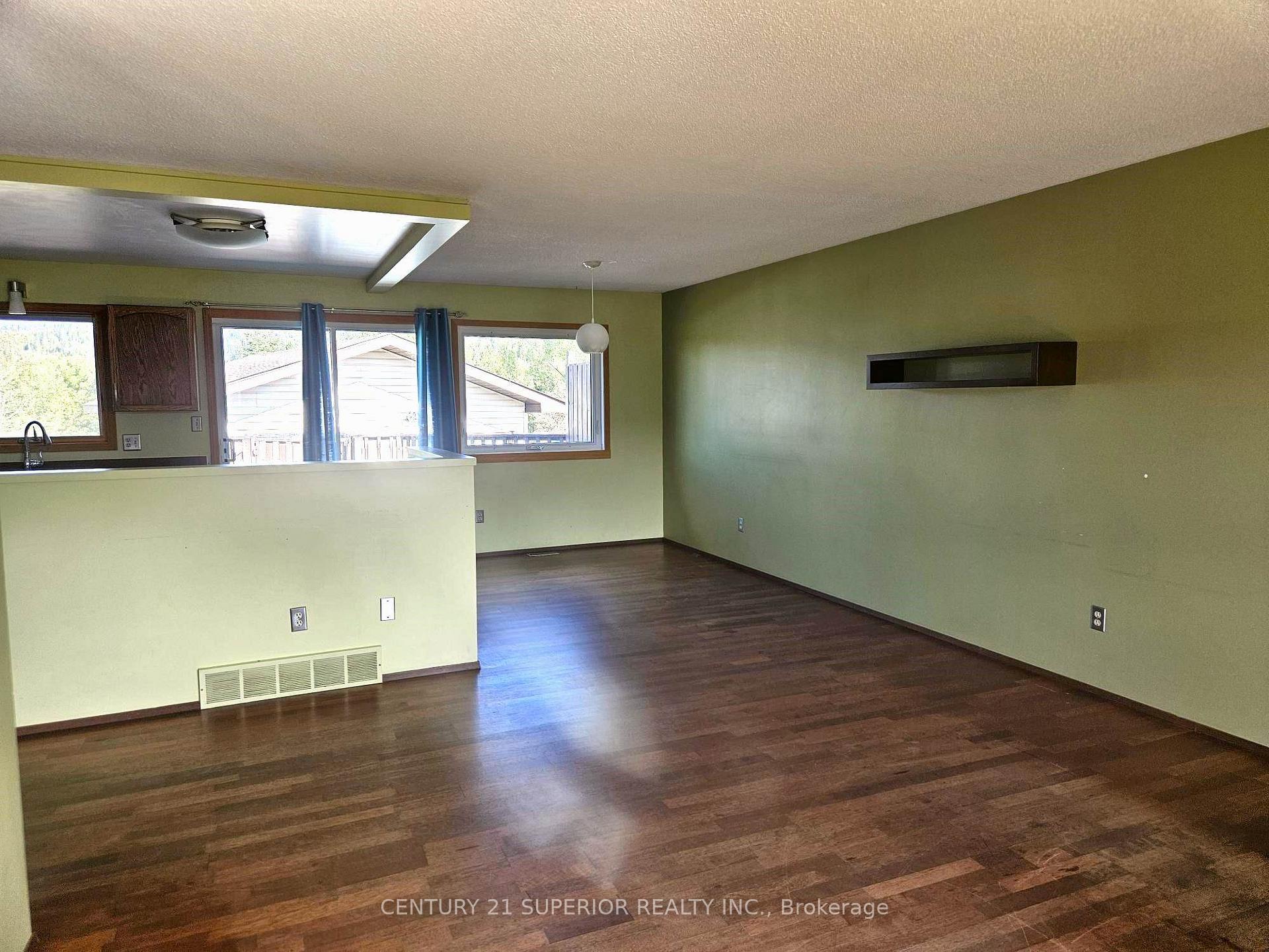 Photo 8 of 33 Godfrey Drive E, Marathon — HOMEH