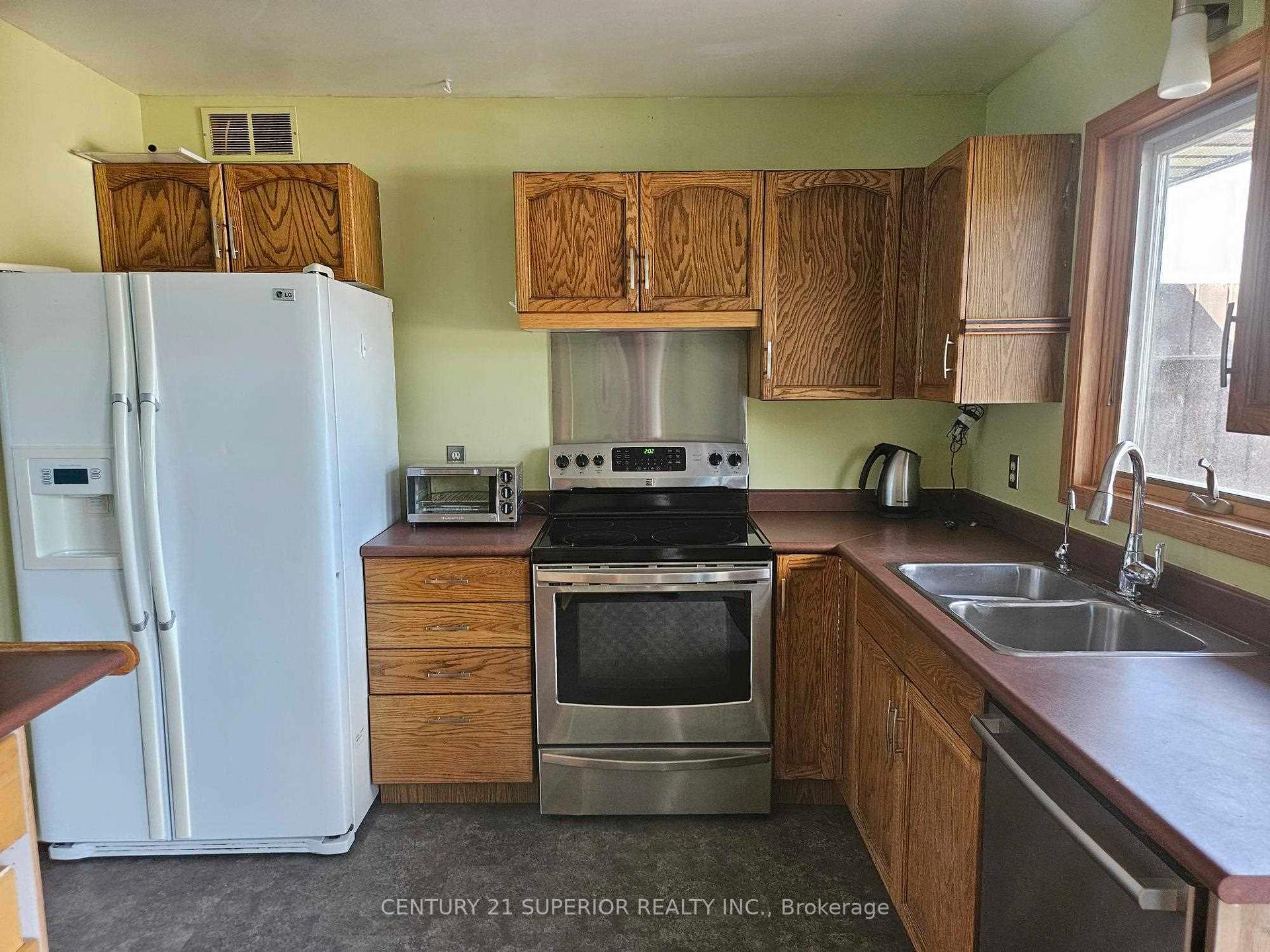 Photo 10 of 33 Godfrey Drive E, Marathon — HOMEH