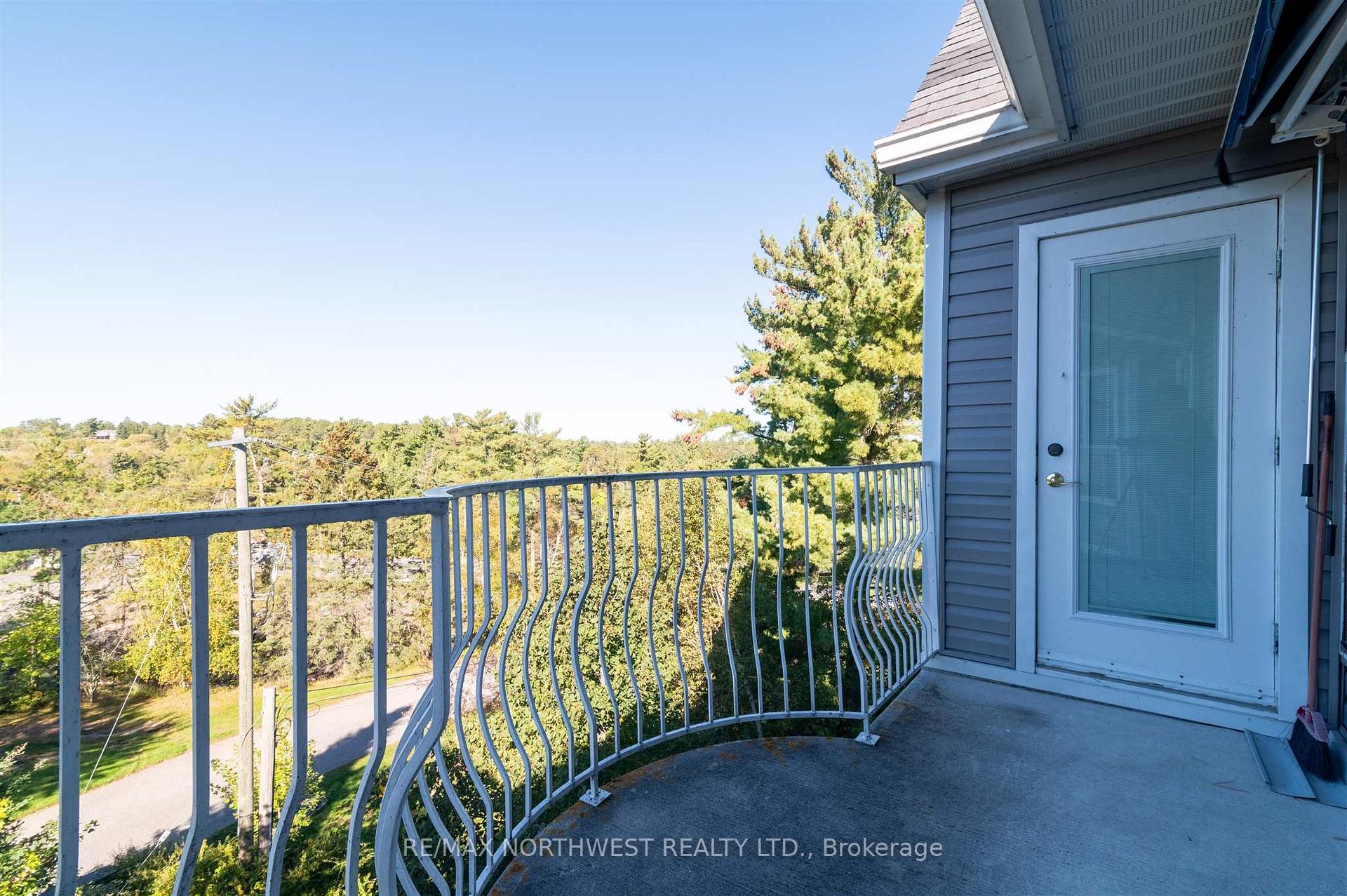 Photo 3 of Unit 302, 471 Lakeview Drive, Kenora, Norman — HOMEH