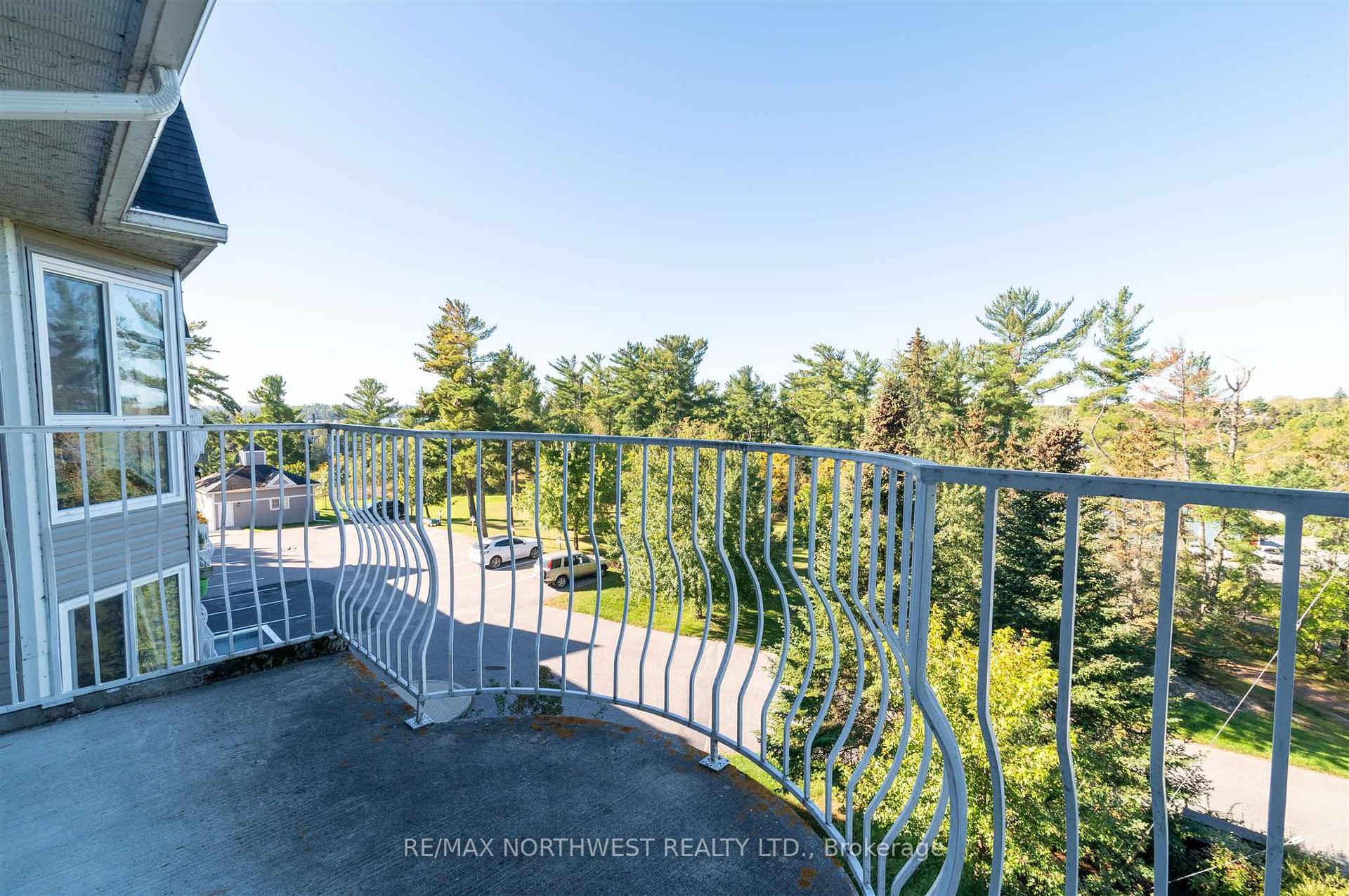 Photo 4 of Unit 302, 471 Lakeview Drive, Kenora, Norman — HOMEH