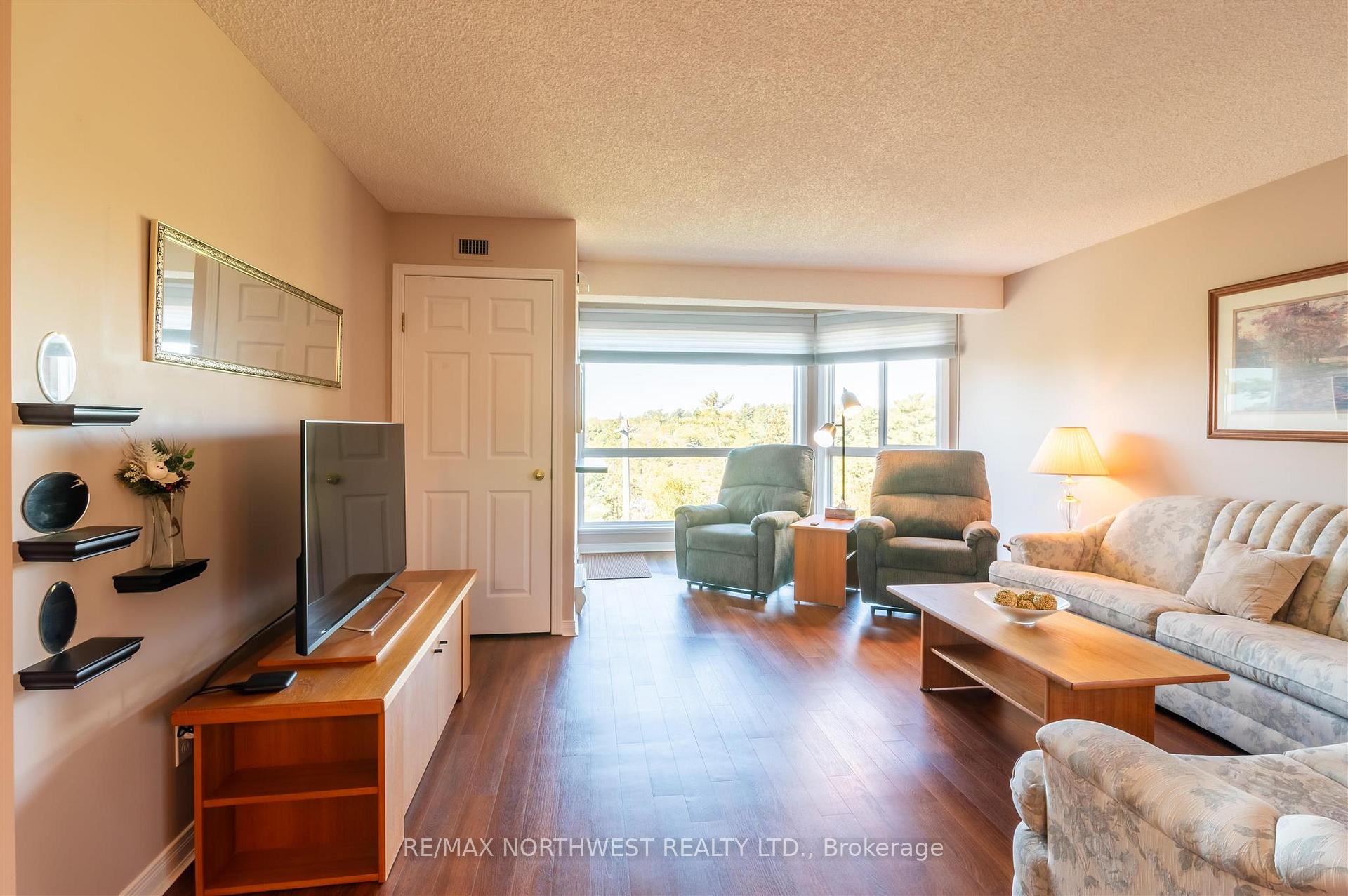 Photo 7 of Unit 302, 471 Lakeview Drive, Kenora, Norman — HOMEH