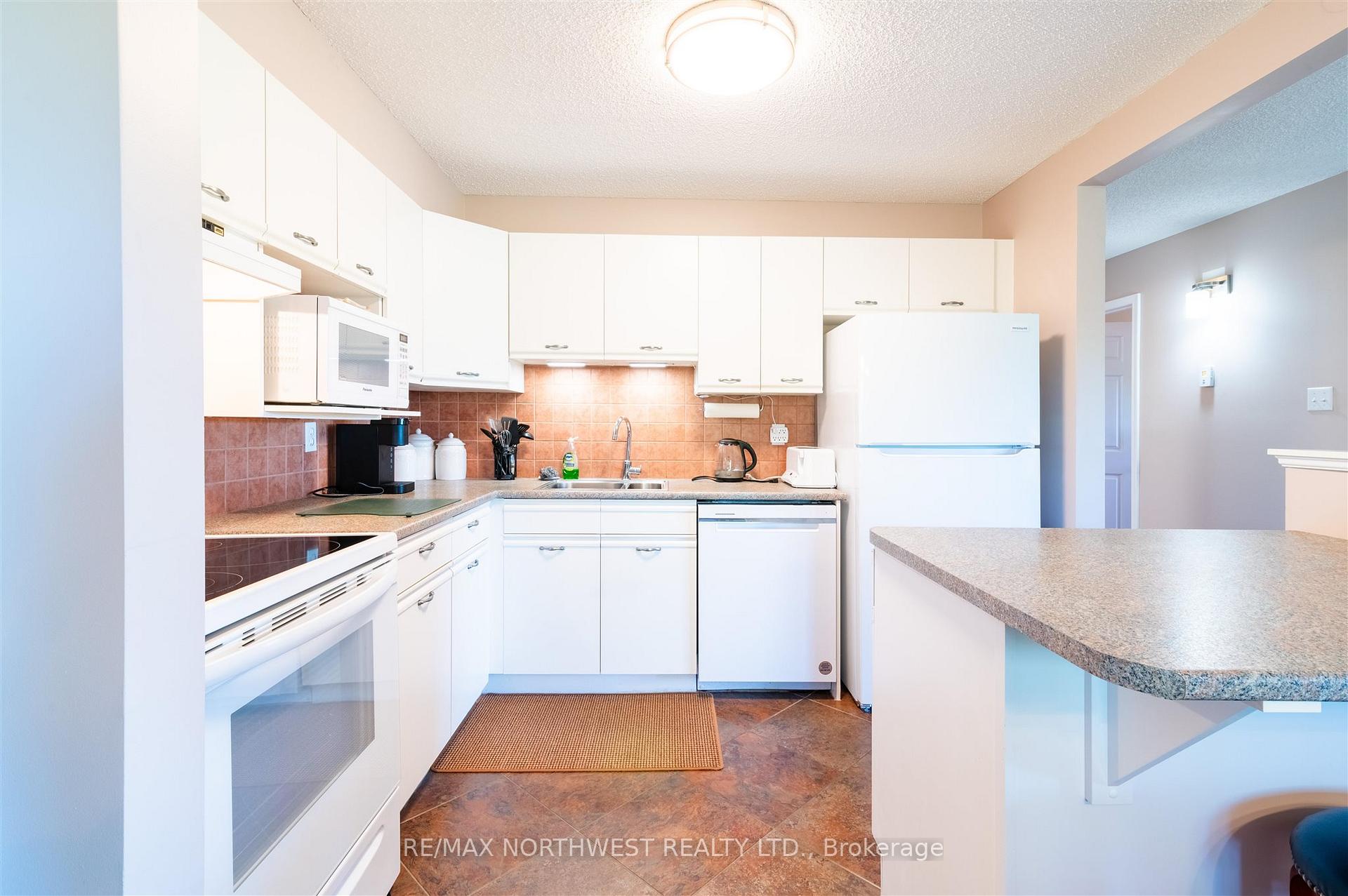 Photo 15 of Unit 302, 471 Lakeview Drive, Kenora, Norman — HOMEH