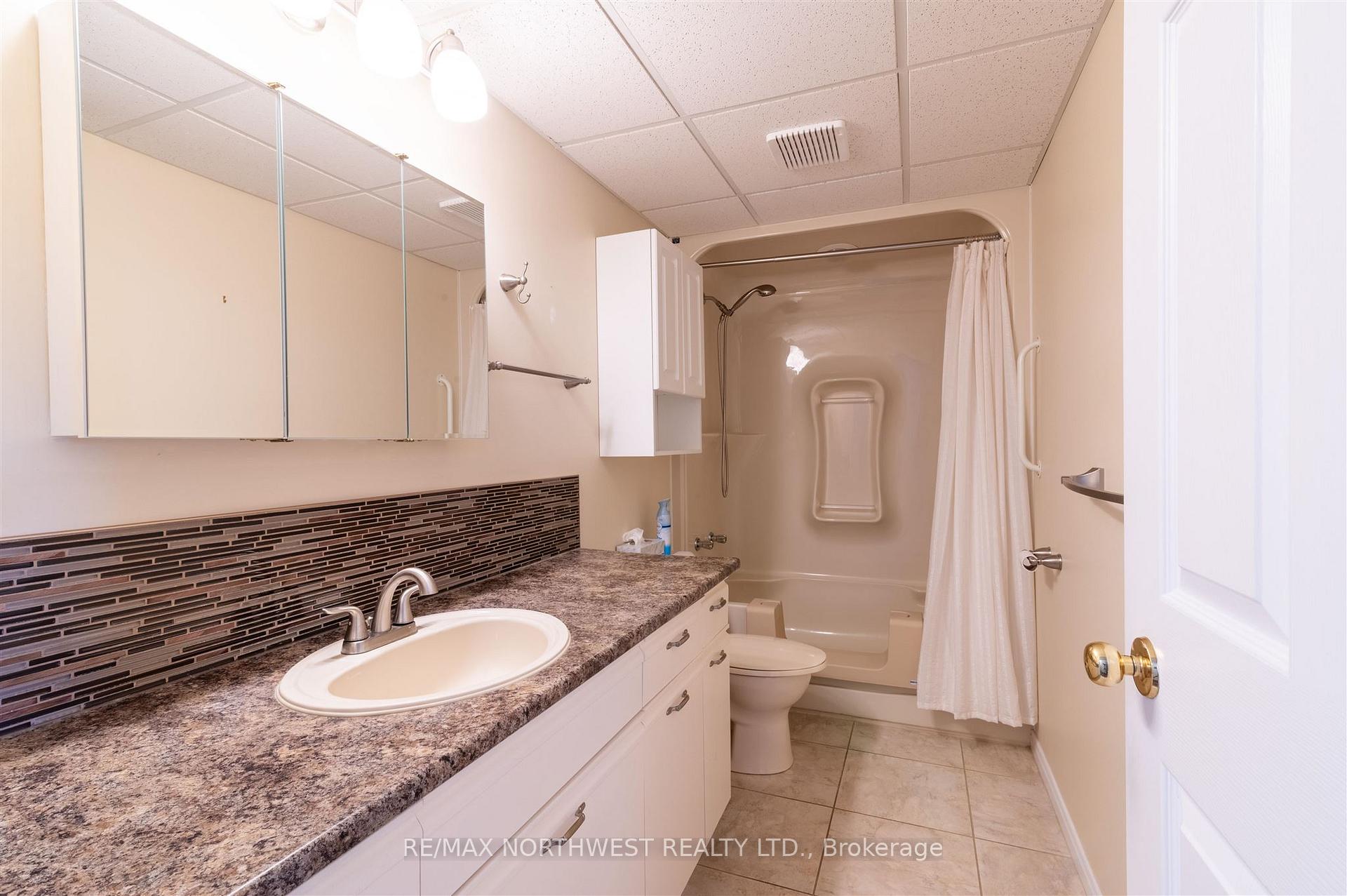 Photo 19 of Unit 302, 471 Lakeview Drive, Kenora, Norman — HOMEH