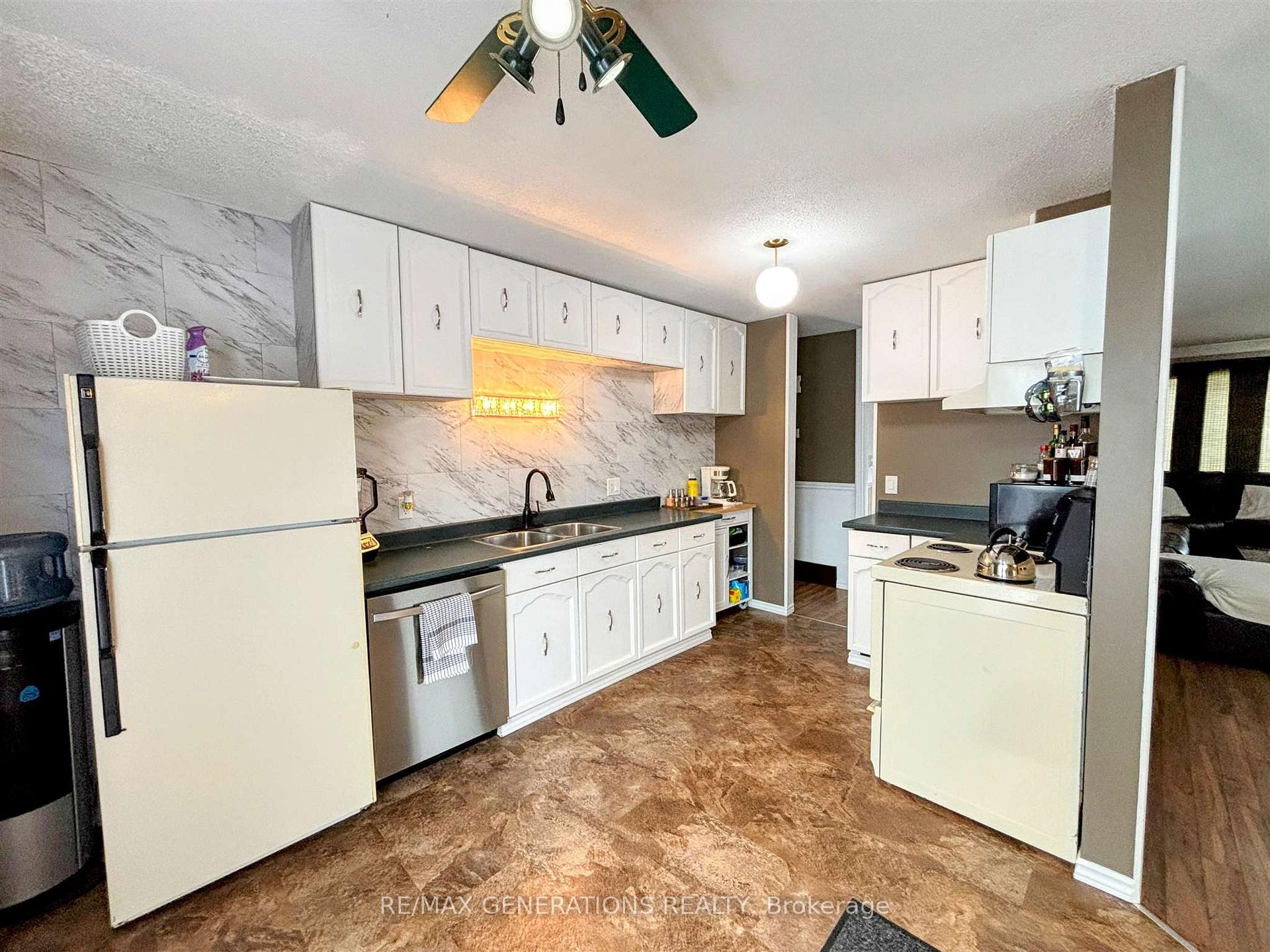 Photo 6 of 27 McFarland Street, Marathon — HOMEH