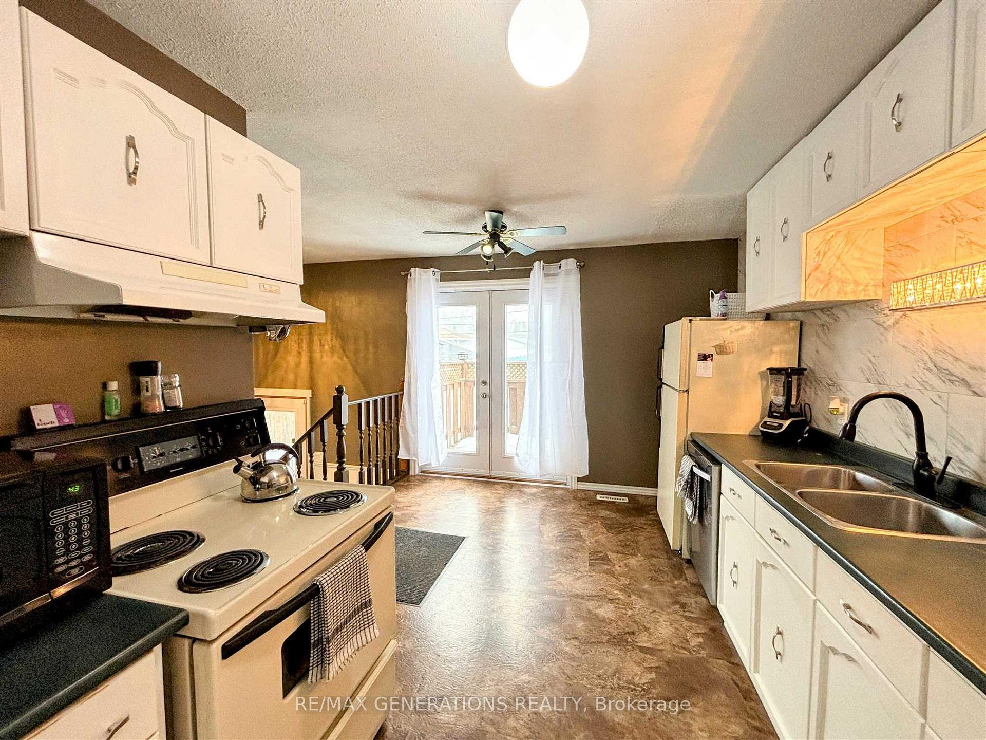 Photo 9 of 27 McFarland Street, Marathon — HOMEH