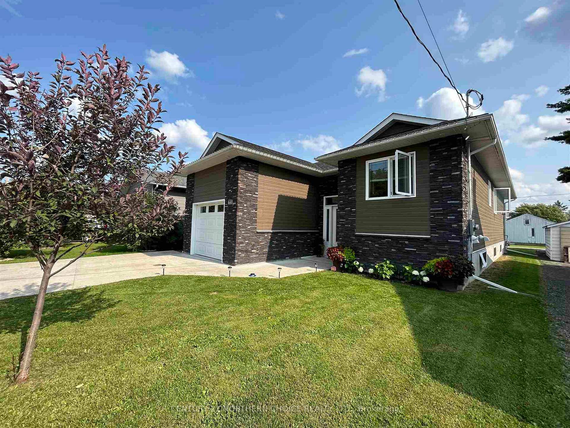 Photo 3 of 641 Second Street, Fort Frances — HOMEH