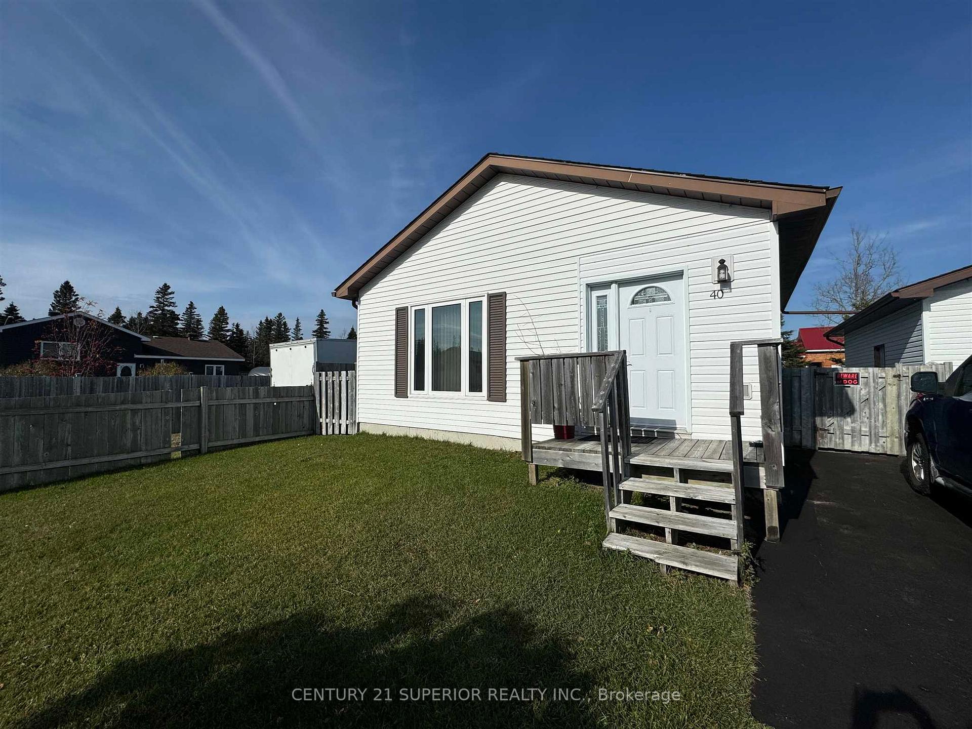 Photo 2 of 40 Van Horne Crescent, Marathon — HOMEH