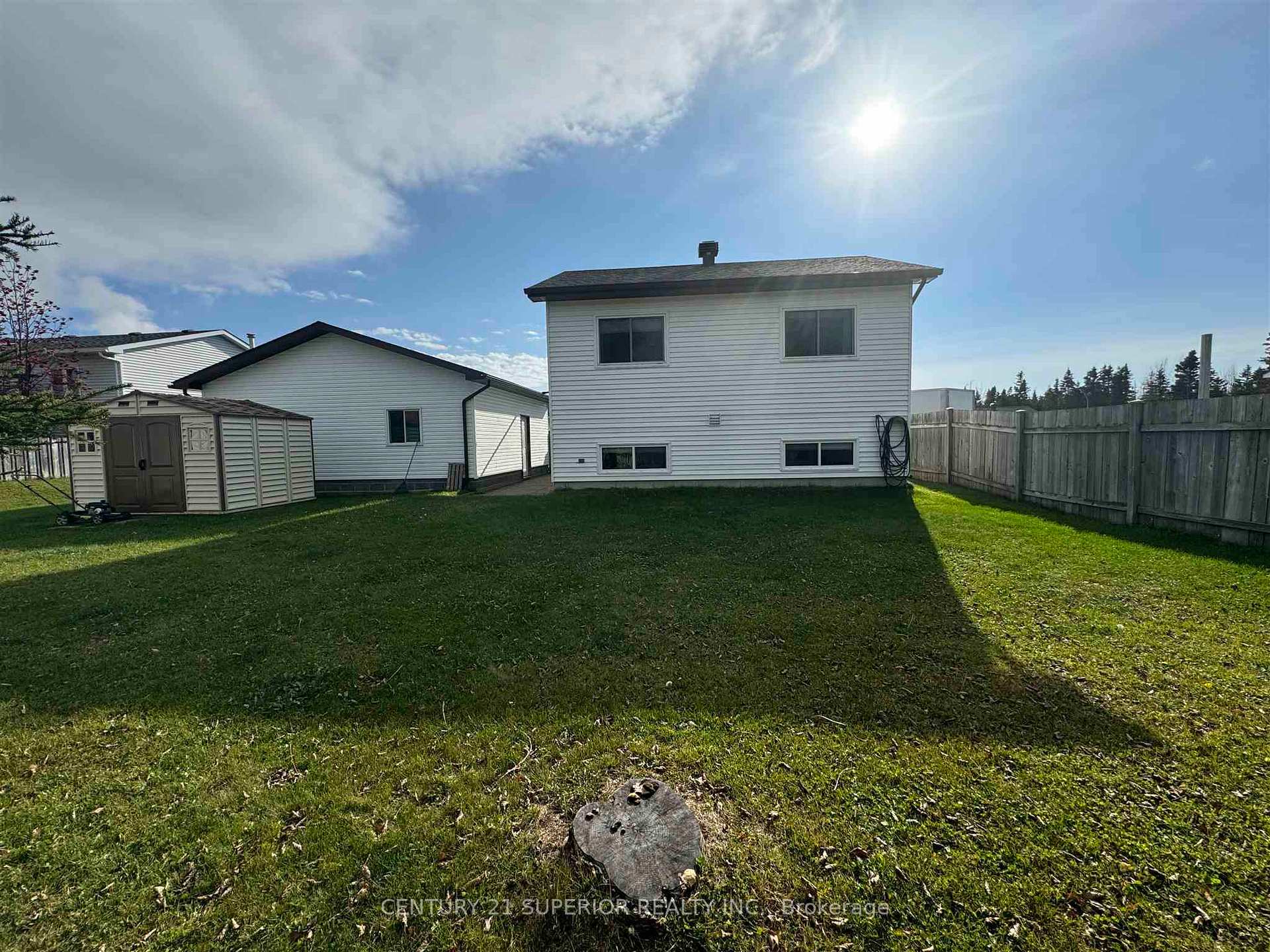 Photo 3 of 40 Van Horne Crescent, Marathon — HOMEH