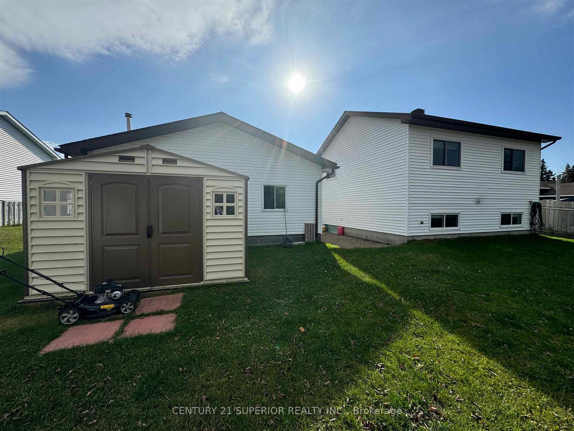 Photo 4 of 40 Van Horne Crescent, Marathon — HOMEH