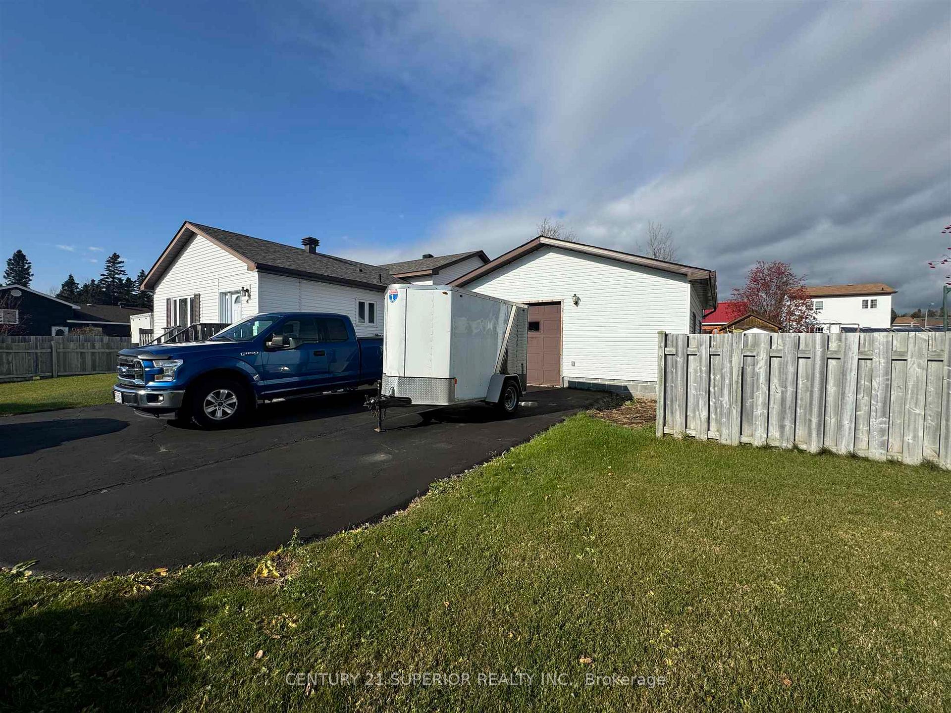 Photo 5 of 40 Van Horne Crescent, Marathon — HOMEH