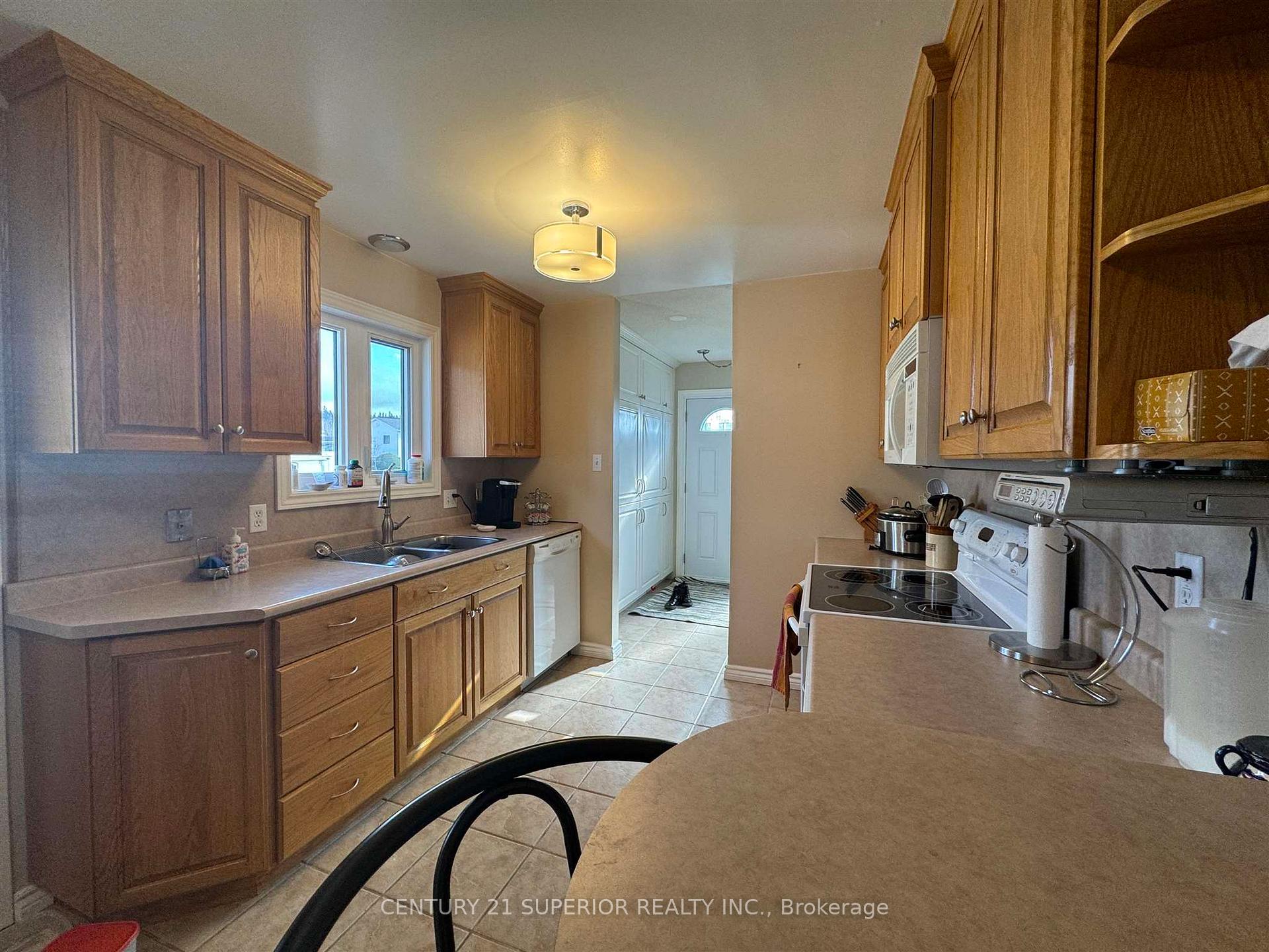Photo 7 of 40 Van Horne Crescent, Marathon — HOMEH