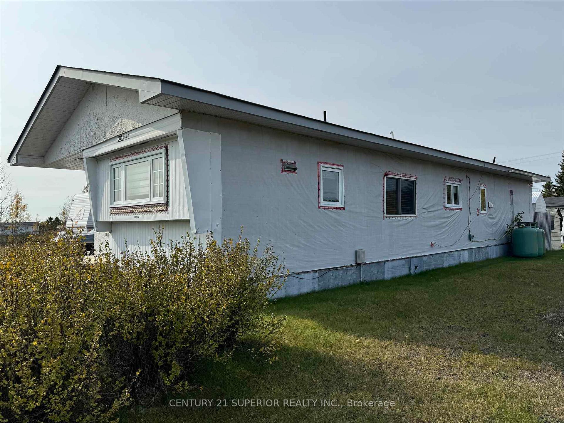 Photo 2 of 35 Beaver Ave, Manitouwadge — HOMEH