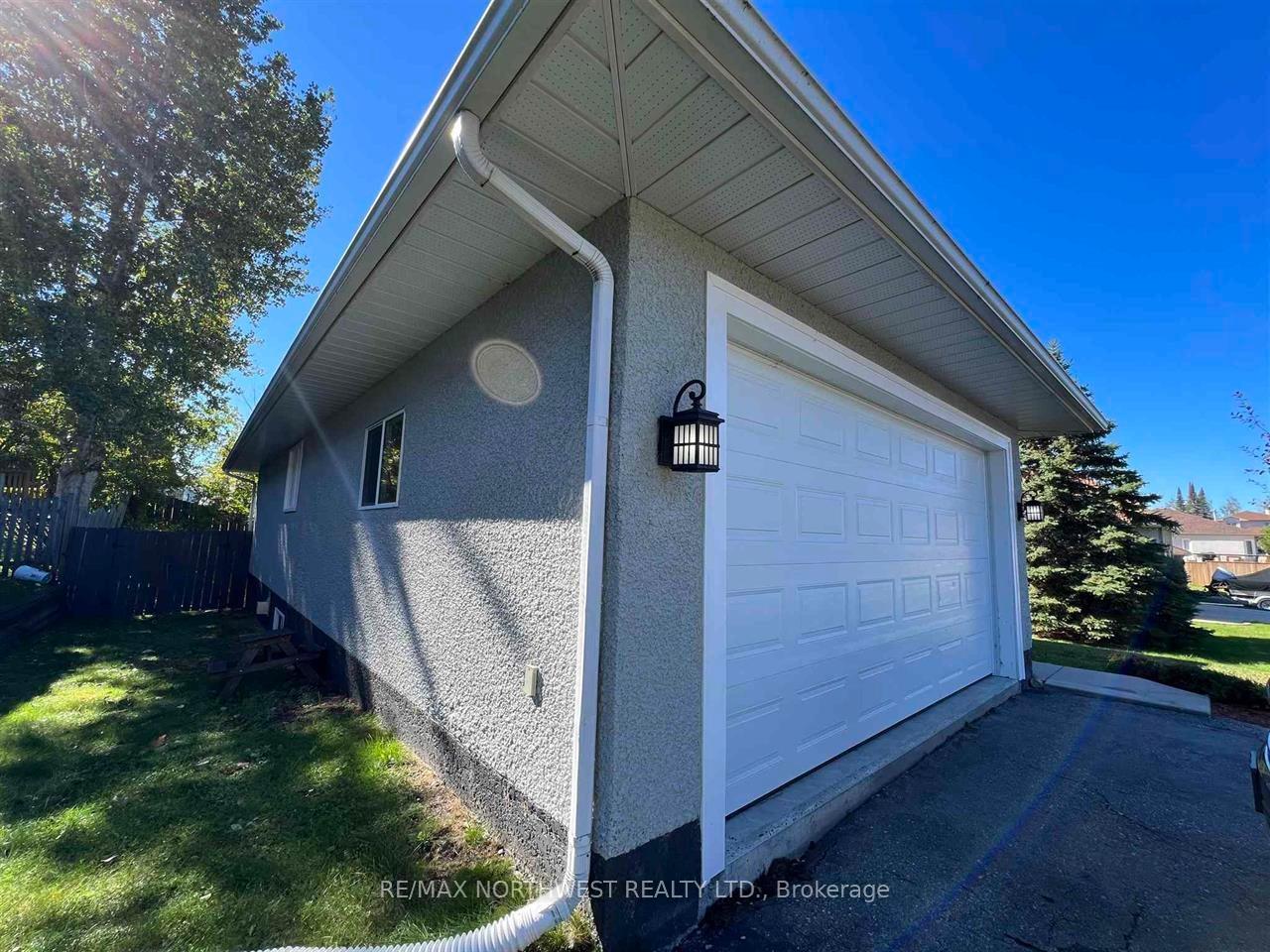 Photo 2 of 9 Woodfield Drive, Kenora, South Park Estate — HOMEH