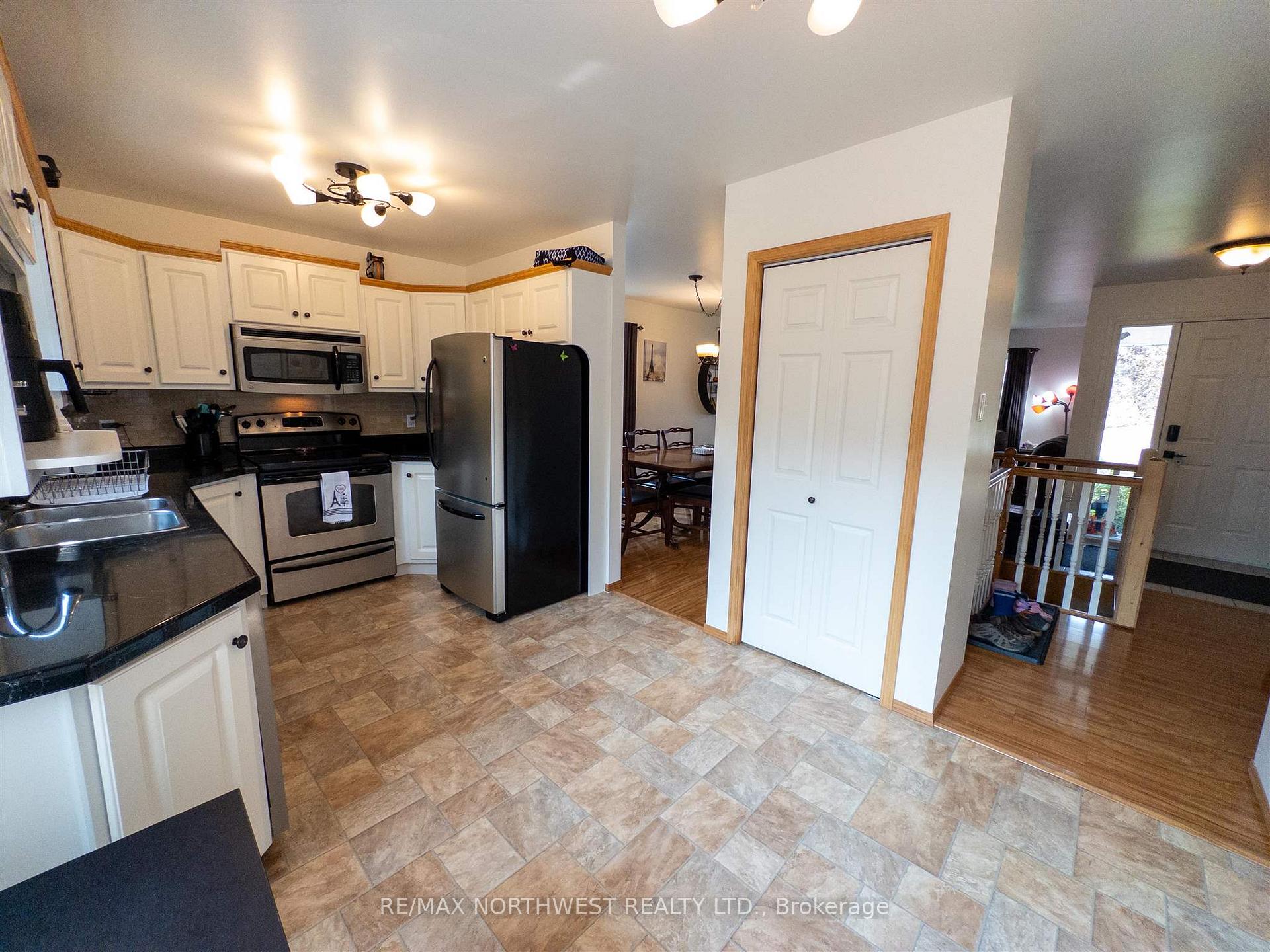 Photo 12 of 9 Woodfield Drive, Kenora, South Park Estate — HOMEH
