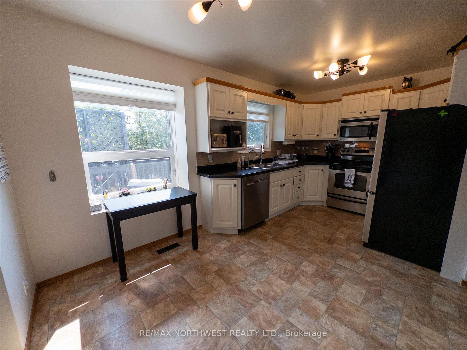 Photo 13 of 9 Woodfield Drive, Kenora, South Park Estate — HOMEH