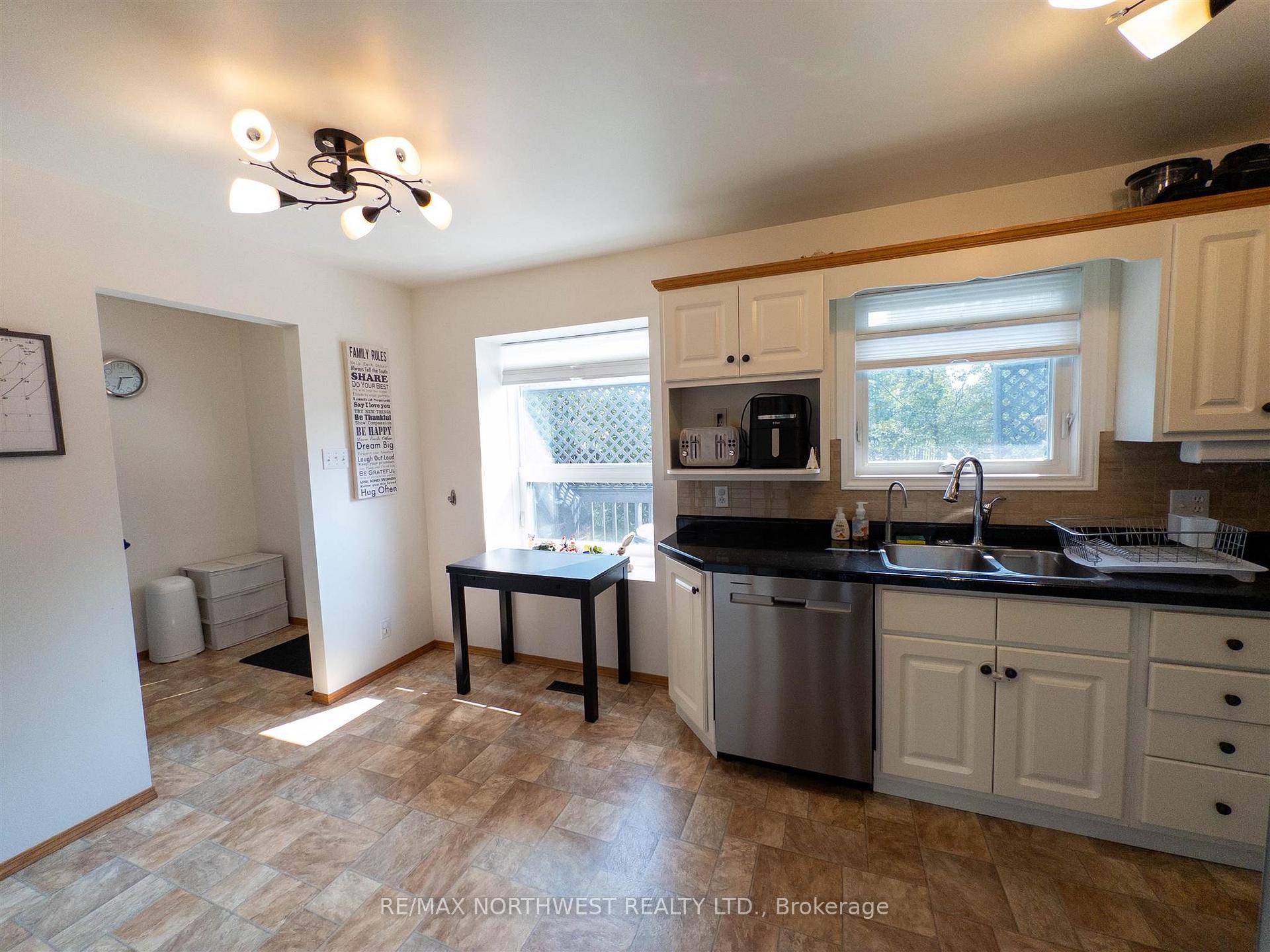 Photo 14 of 9 Woodfield Drive, Kenora, South Park Estate — HOMEH
