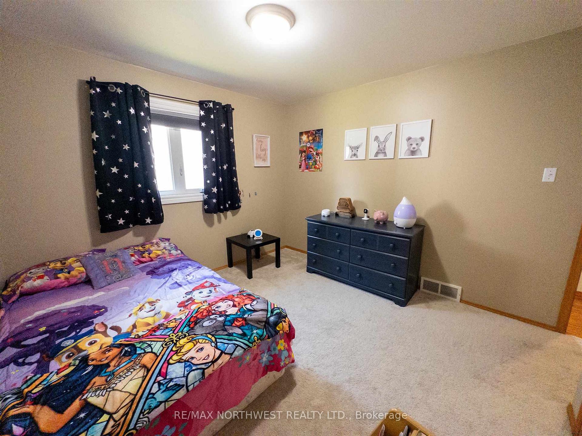 Photo 20 of 9 Woodfield Drive, Kenora, South Park Estate — HOMEH