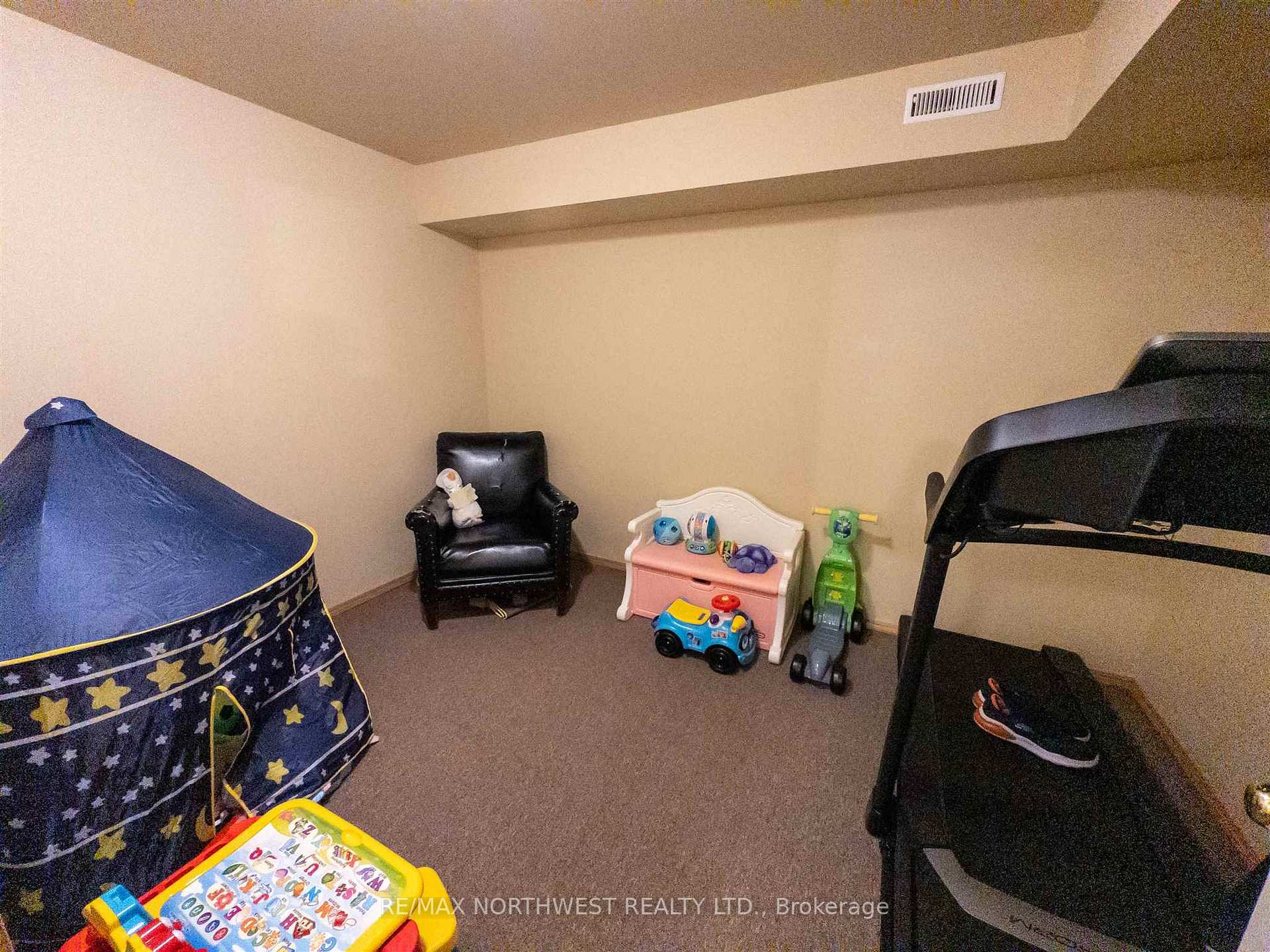 Photo 27 of 9 Woodfield Drive, Kenora, South Park Estate — HOMEH