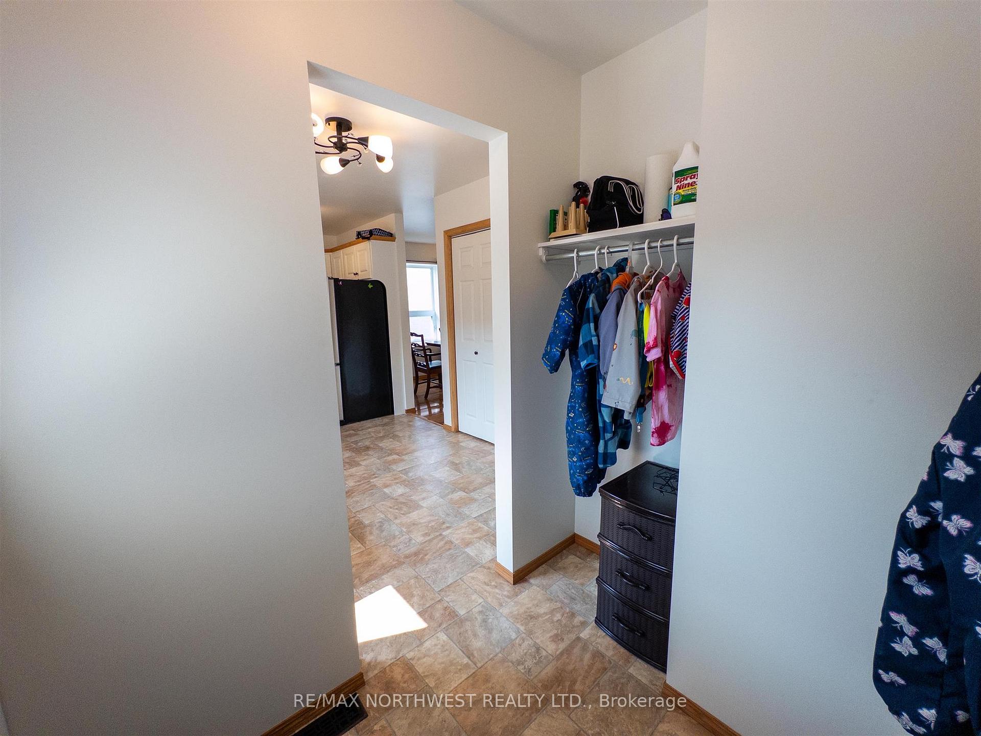 Photo 38 of 9 Woodfield Drive, Kenora, South Park Estate — HOMEH