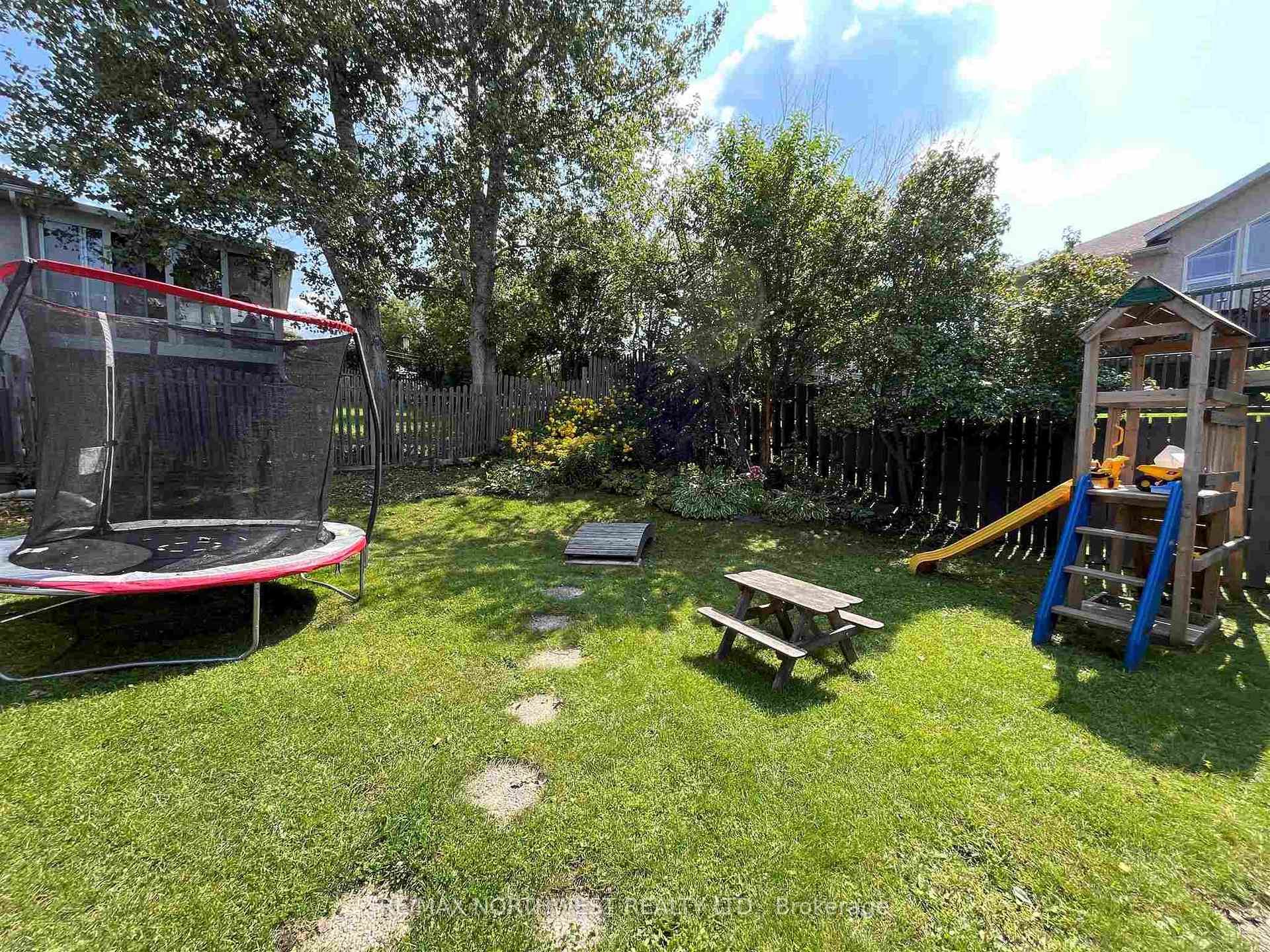 Photo 43 of 9 Woodfield Drive, Kenora, South Park Estate — HOMEH