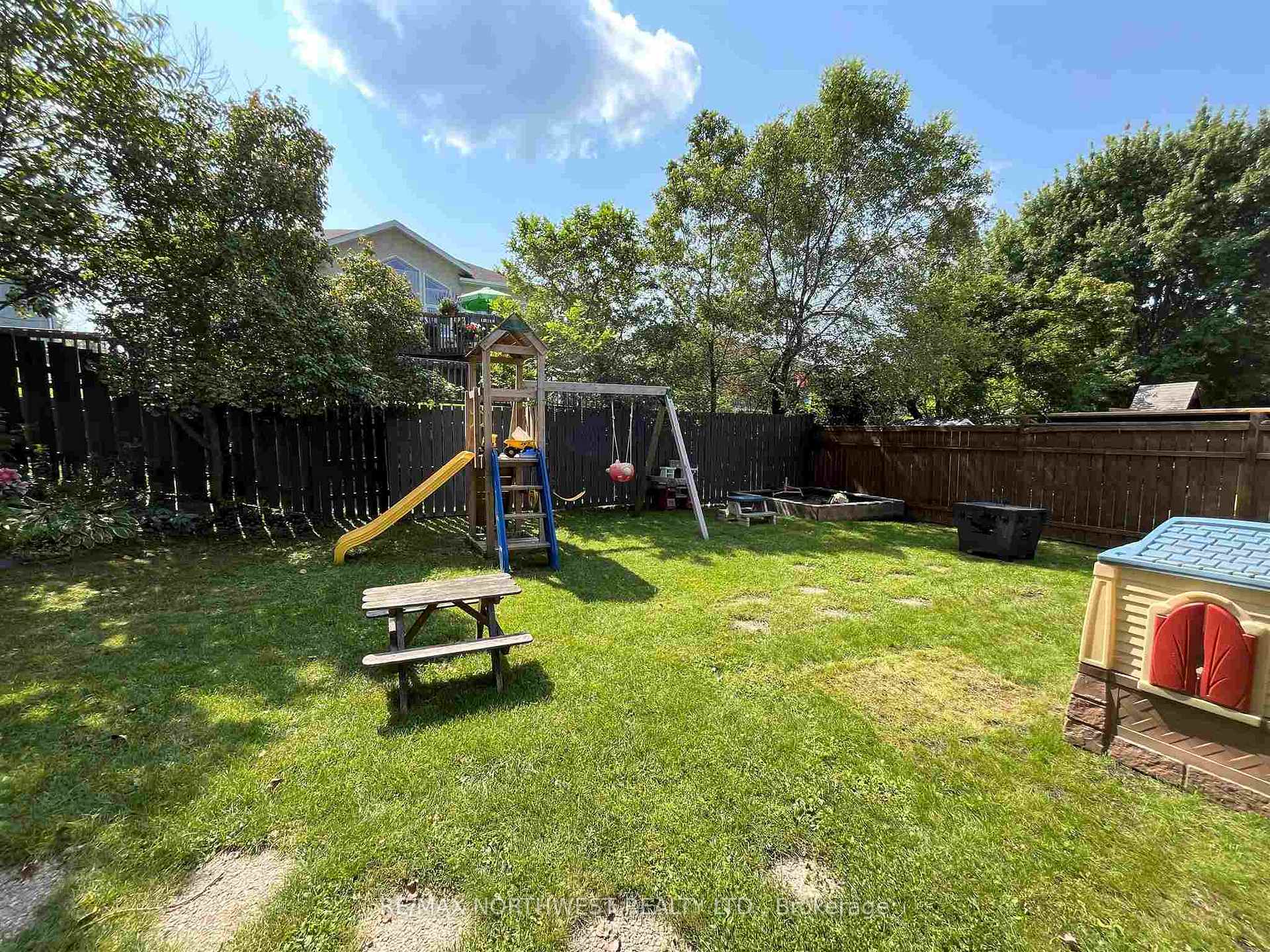 Photo 45 of 9 Woodfield Drive, Kenora, South Park Estate — HOMEH