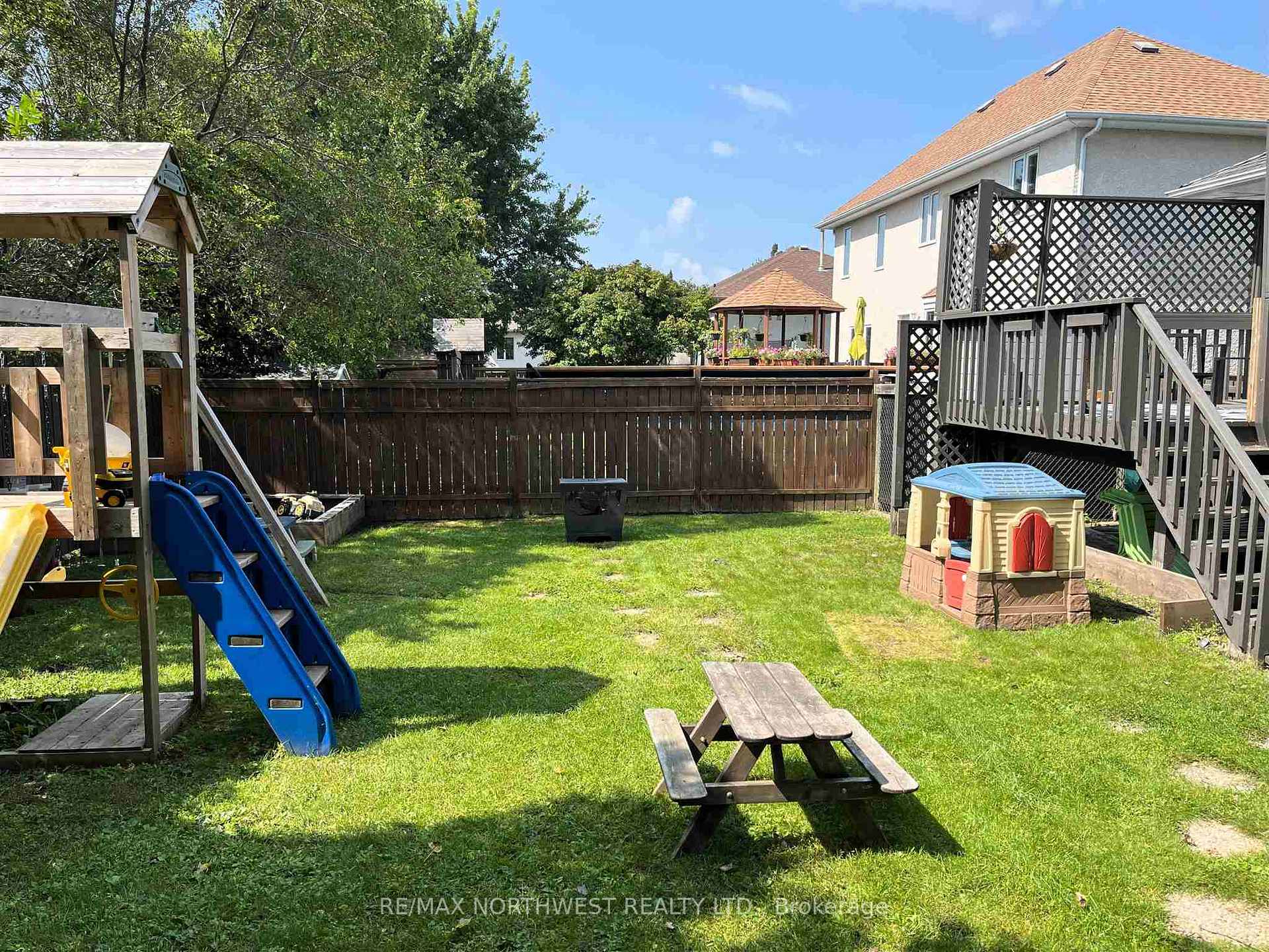 Photo 46 of 9 Woodfield Drive, Kenora, South Park Estate — HOMEH