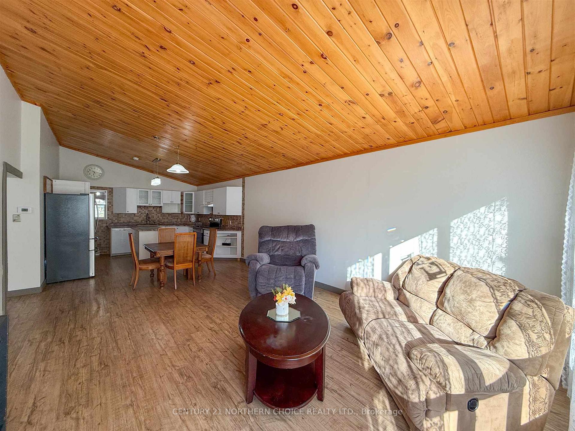 Photo 5 of 856 Fourth Avenue South, Kenora, Lakeside — HOMEH
