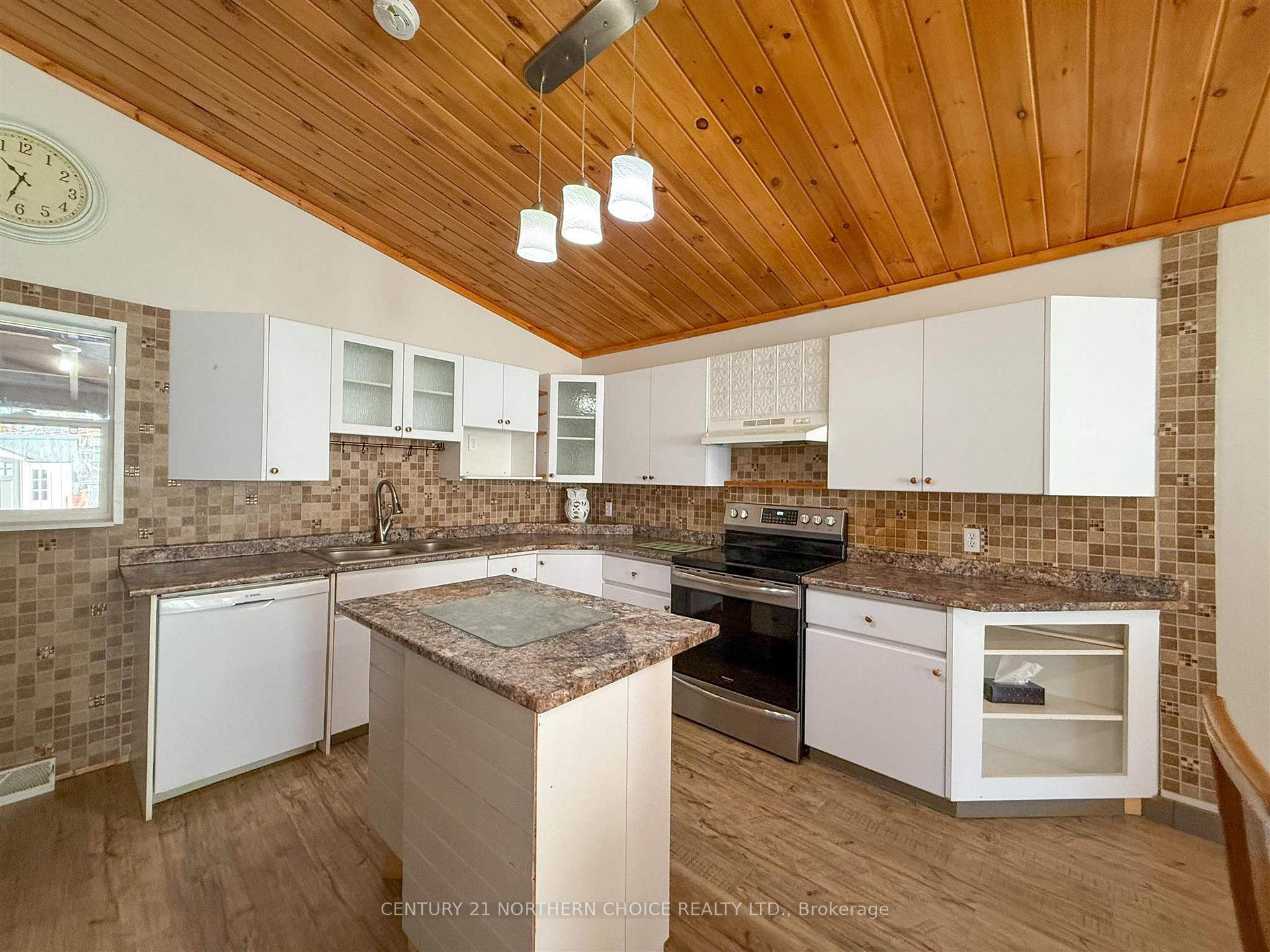 Photo 7 of 856 Fourth Avenue South, Kenora, Lakeside — HOMEH