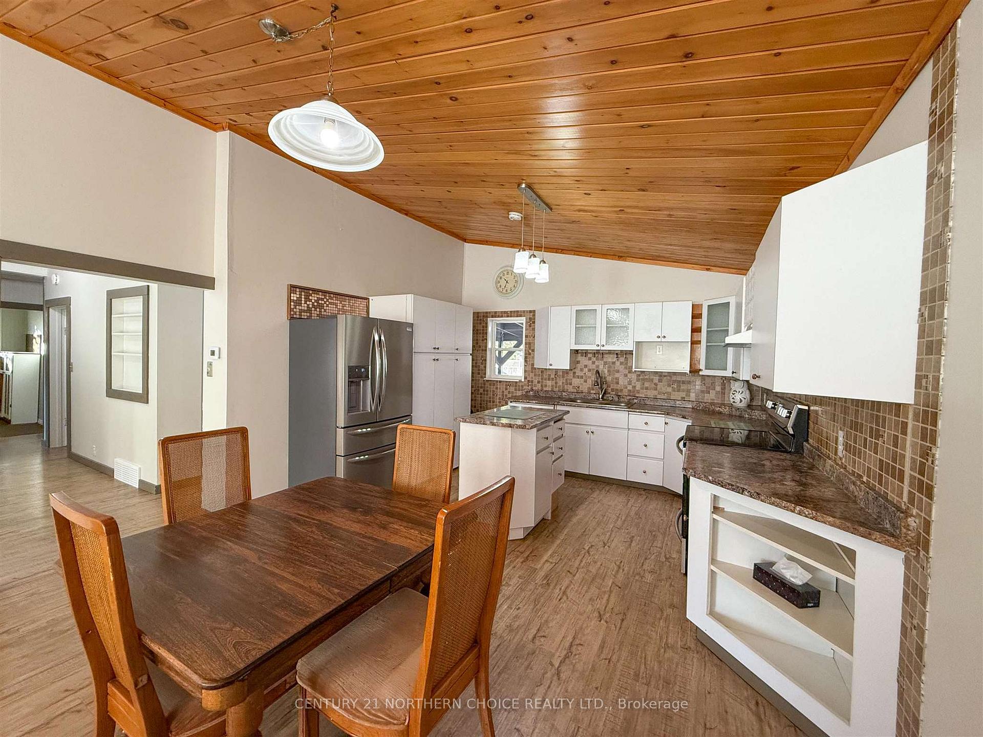 Photo 8 of 856 Fourth Avenue South, Kenora, Lakeside — HOMEH