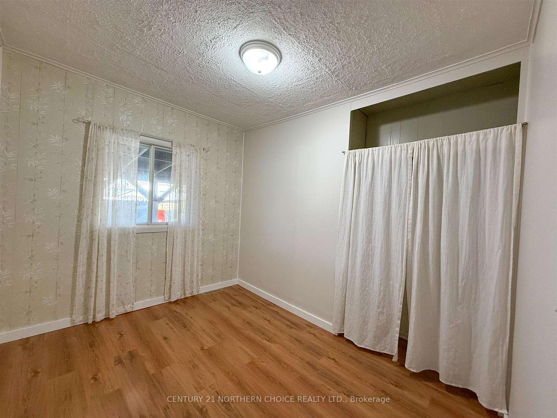 Photo 11 of 856 Fourth Avenue South, Kenora, Lakeside — HOMEH