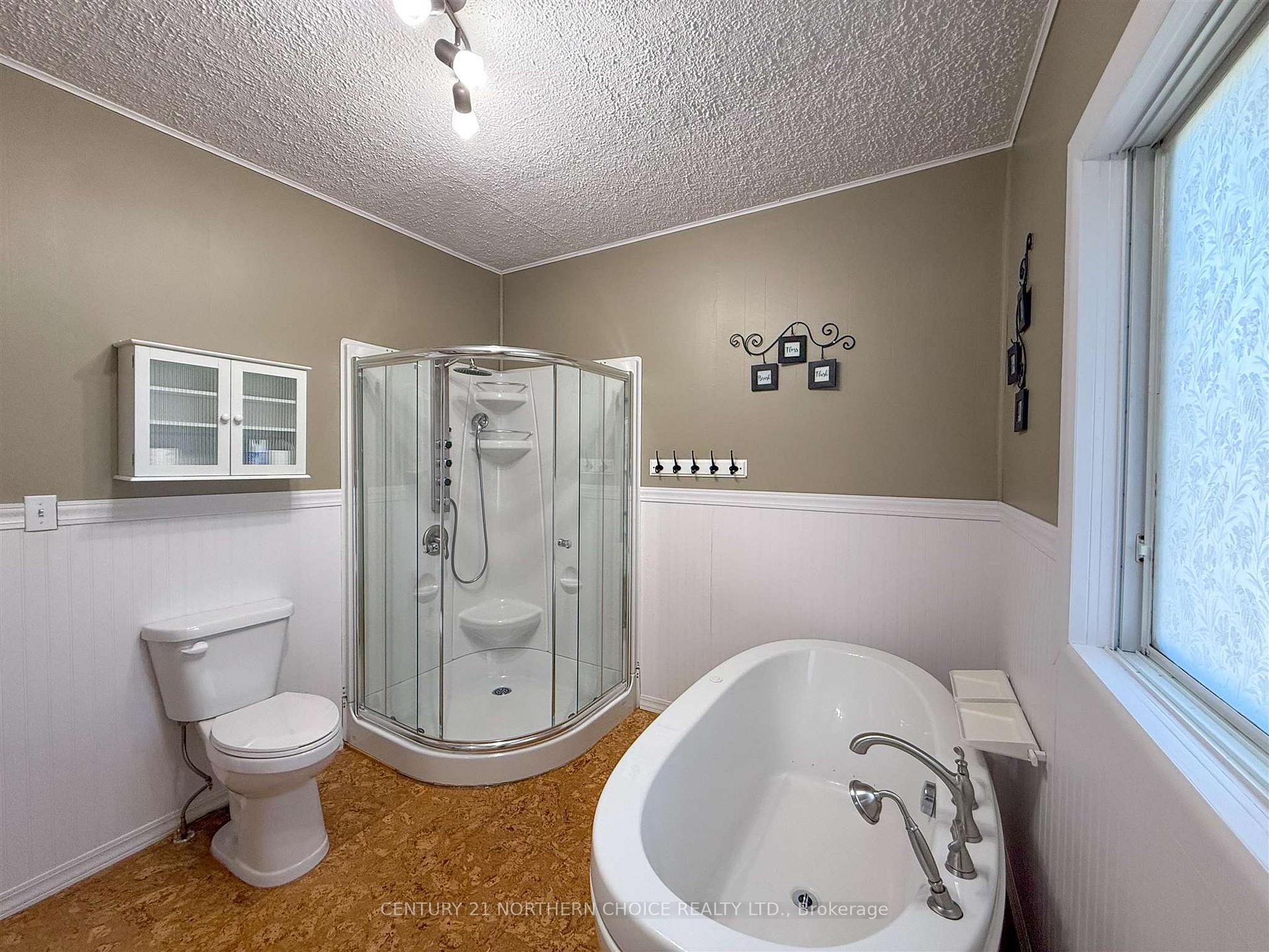 Photo 12 of 856 Fourth Avenue South, Kenora, Lakeside — HOMEH
