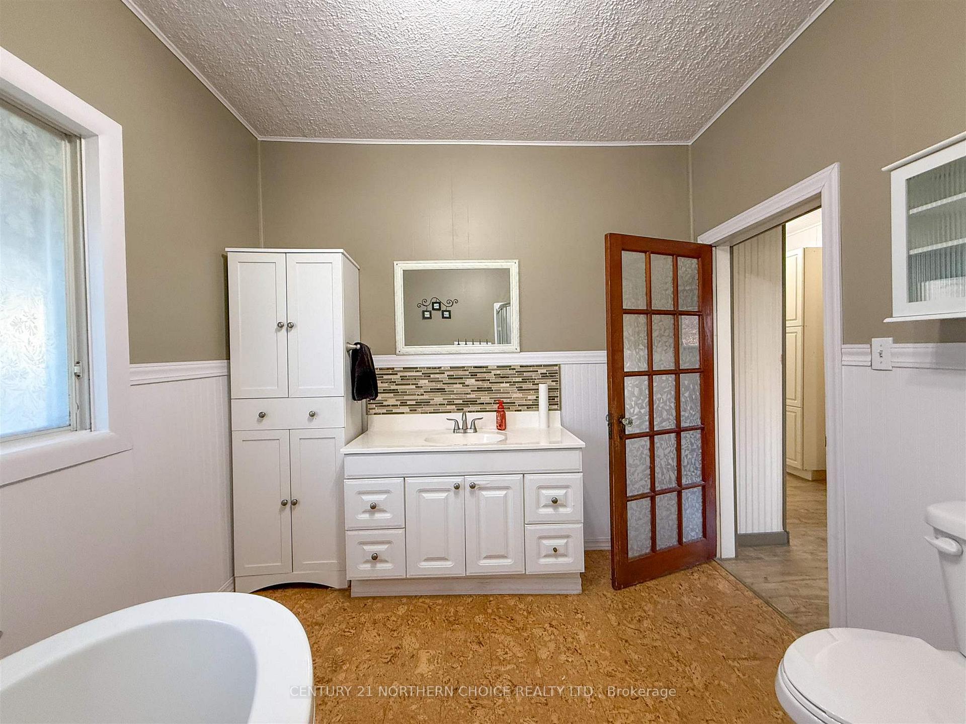Photo 13 of 856 Fourth Avenue South, Kenora, Lakeside — HOMEH
